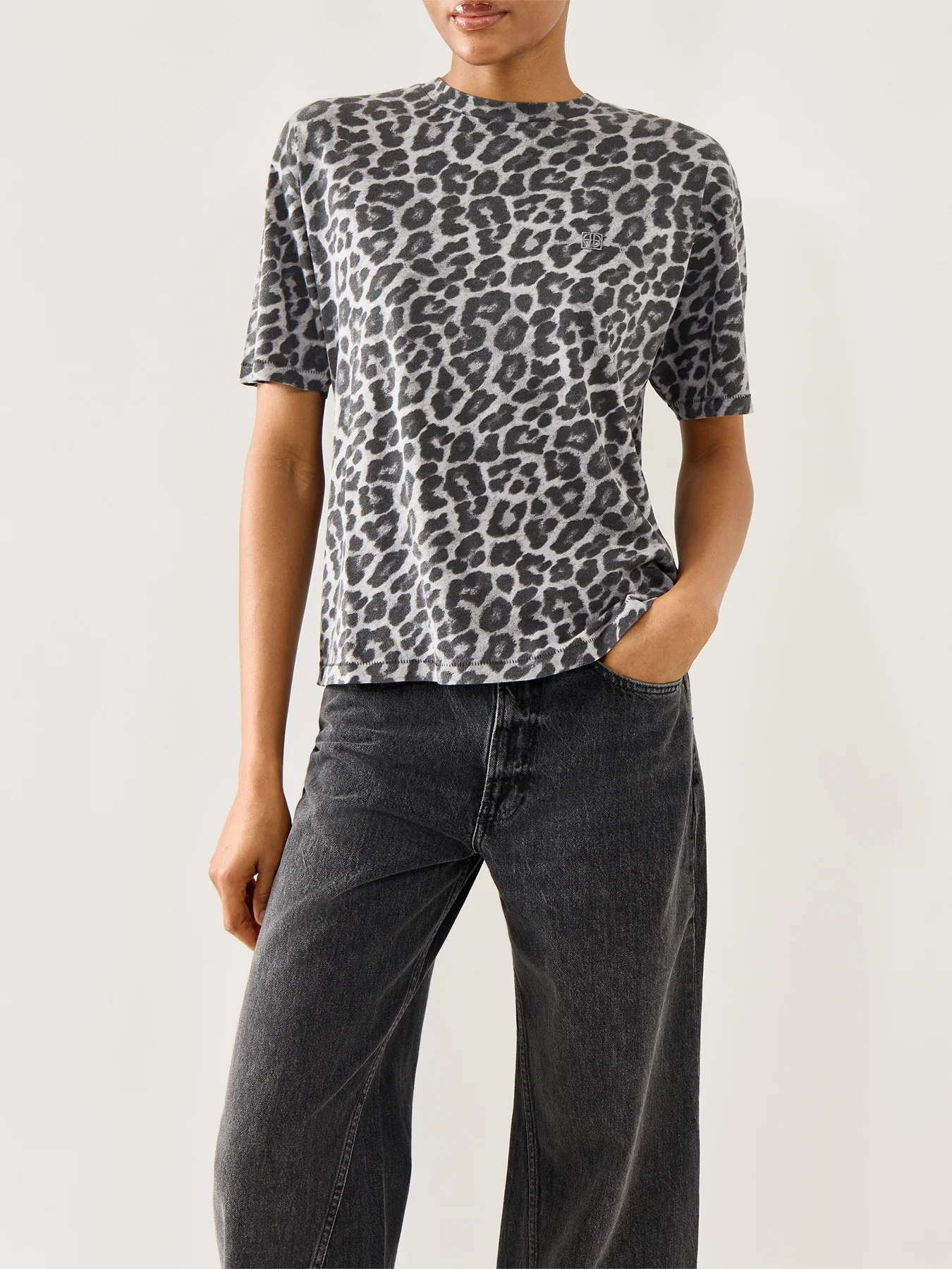 Cohen Tee Grey Leopard - Image 4