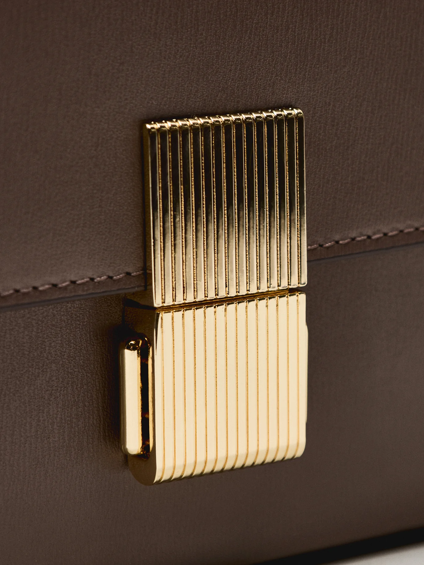 Flora Structured Leather Shoulder Bag Mink - Image 5