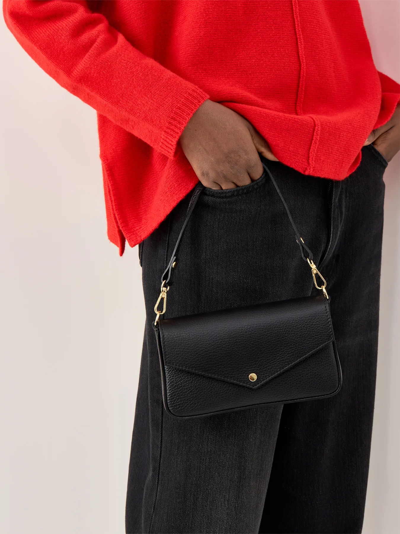 Munro Leather Bag Black - Image 2
