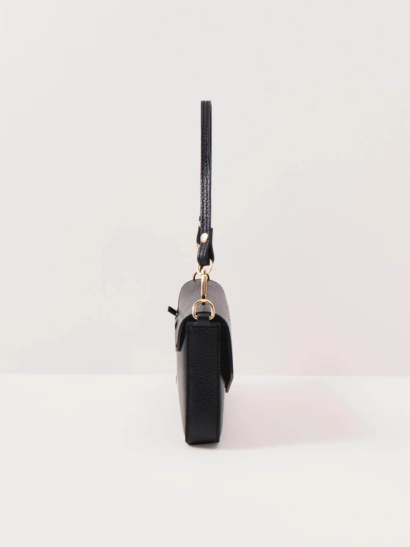 Munro Leather Bag Black - Image 4