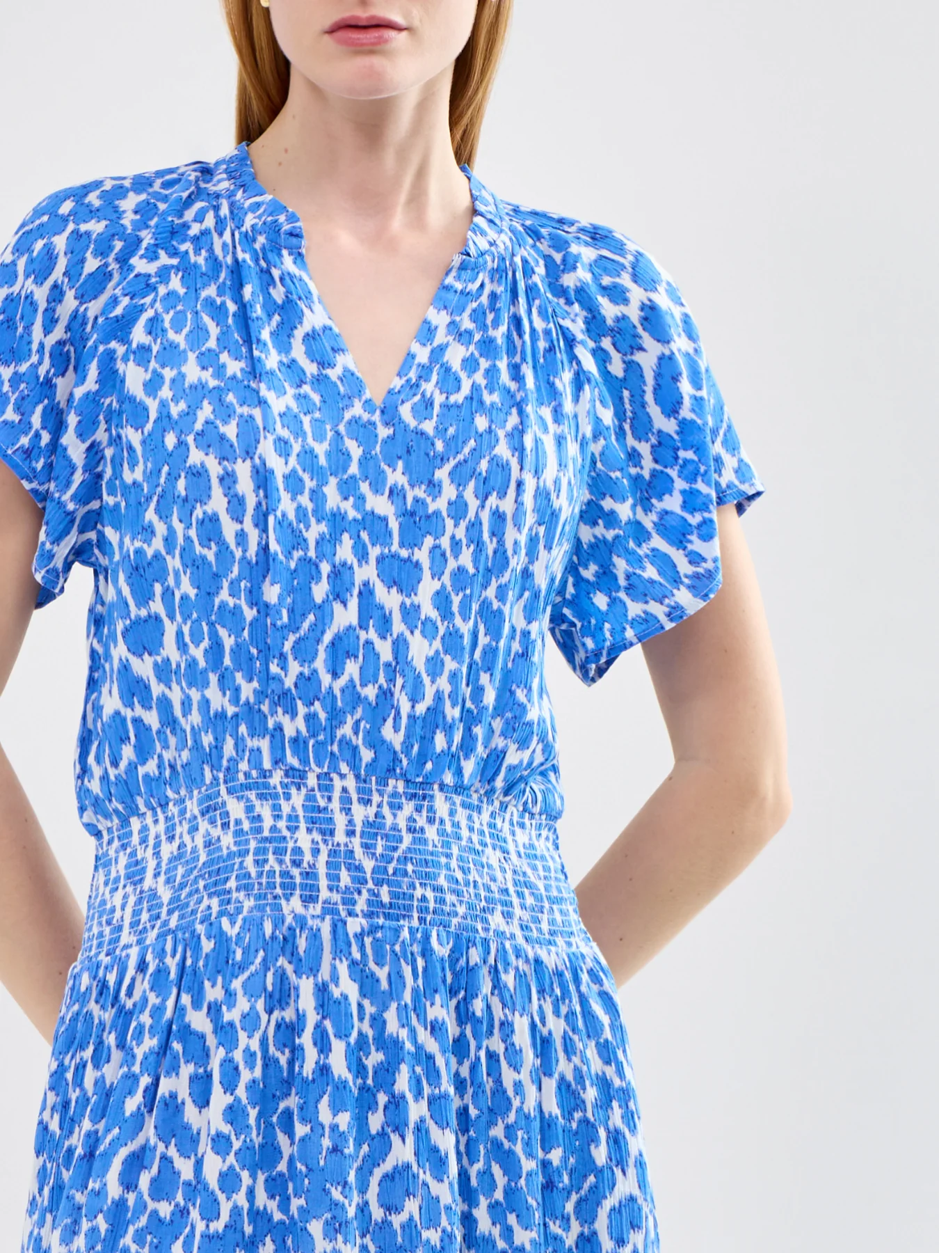 Riley Viscose Crinkle Midi Dress Blue - Image 3