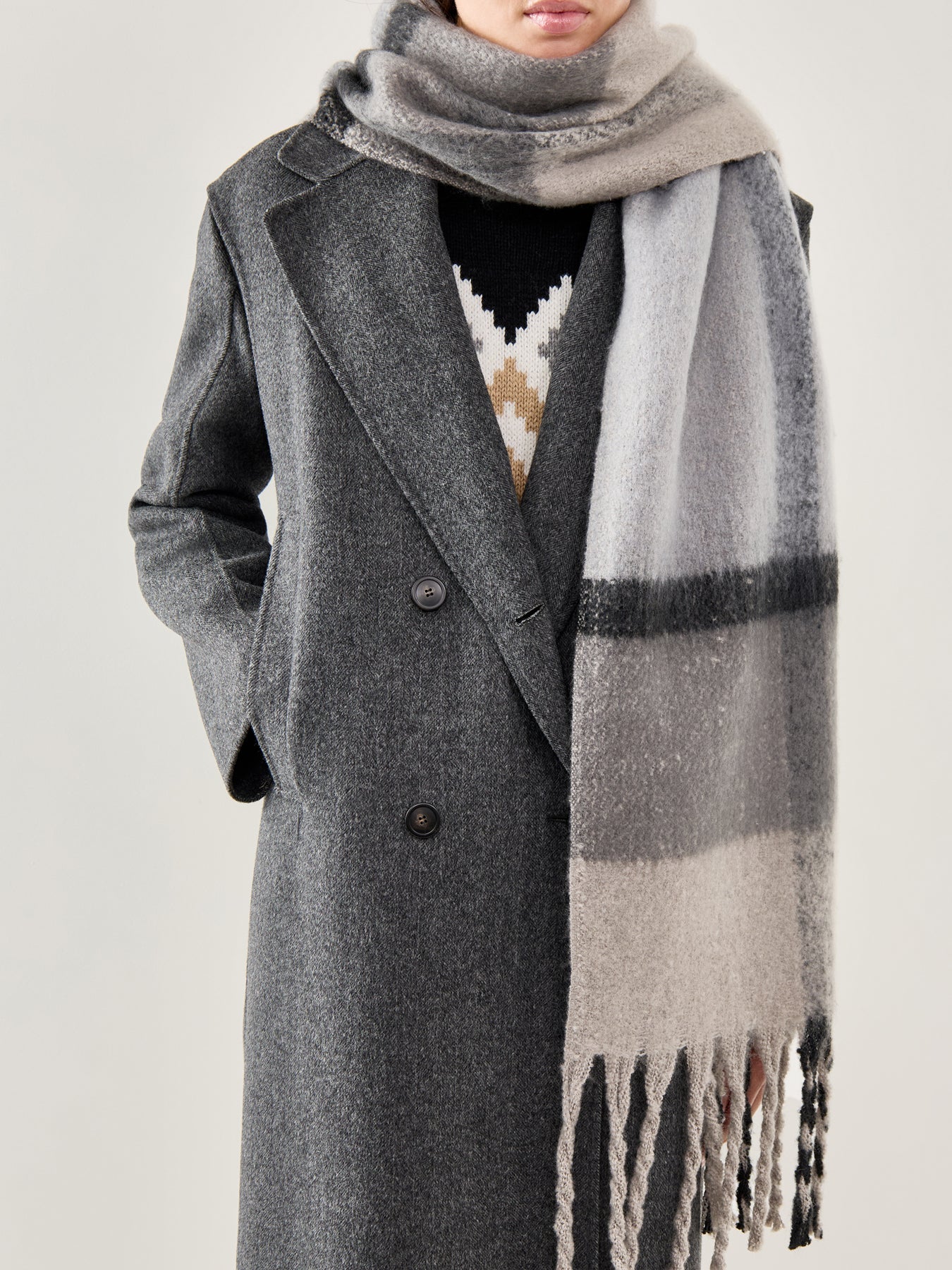 Isla Tartan Boucle Scarf Grey - Image 2