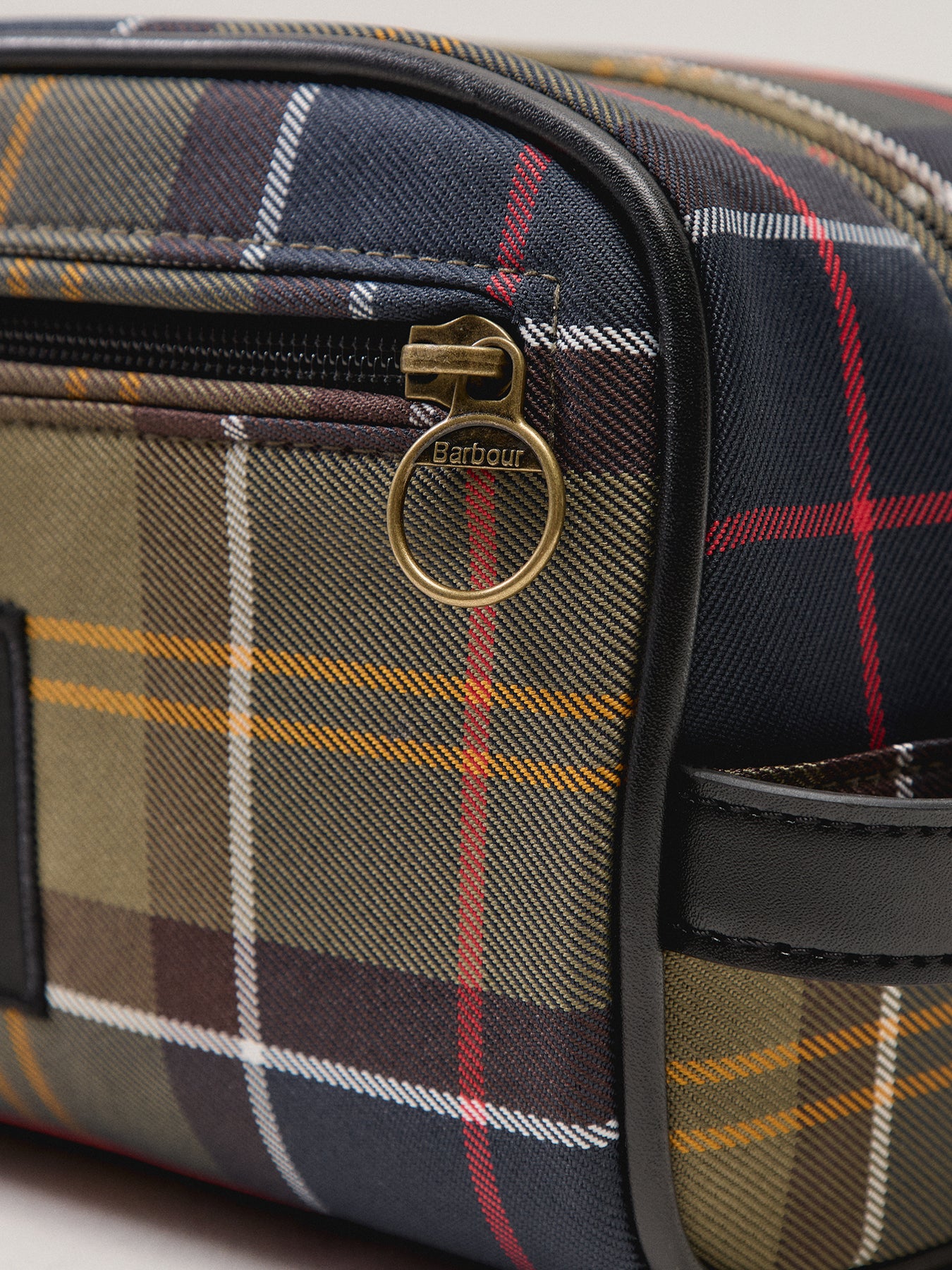 Barbour Tartan Washbag - Image 4
