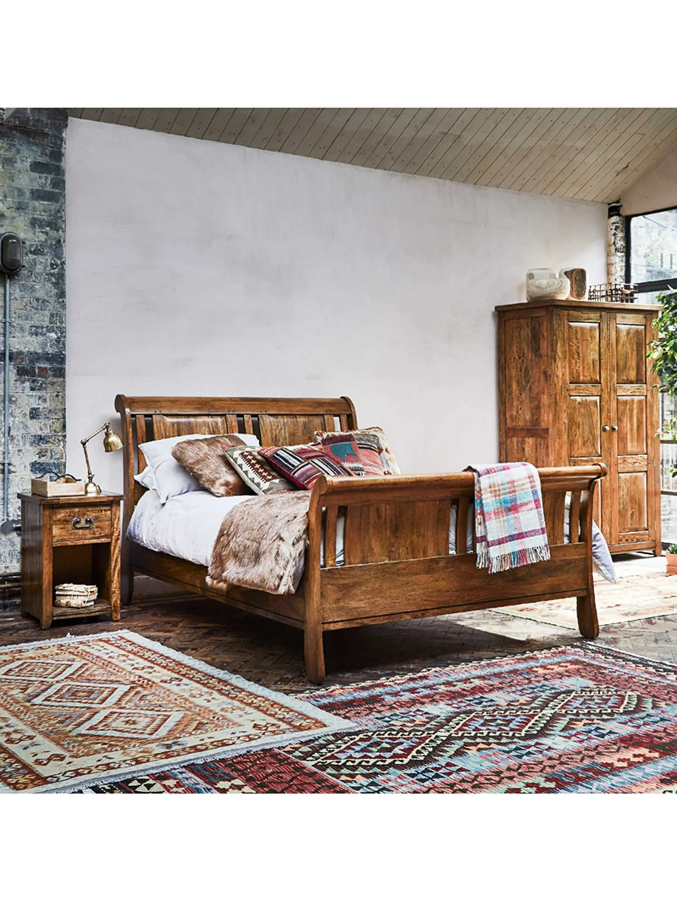 New Frontier Sleigh Super King Bed Frame - Image 2