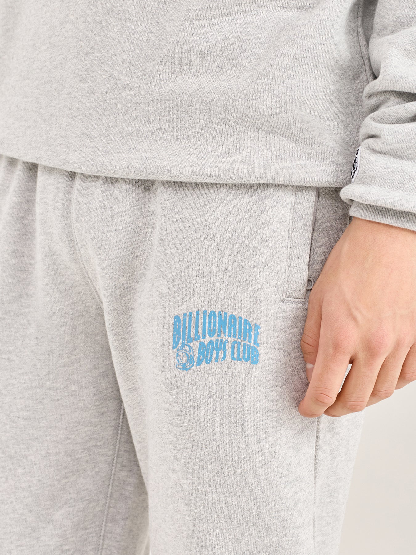 Small Arch Logo Sweatpants - Image 3