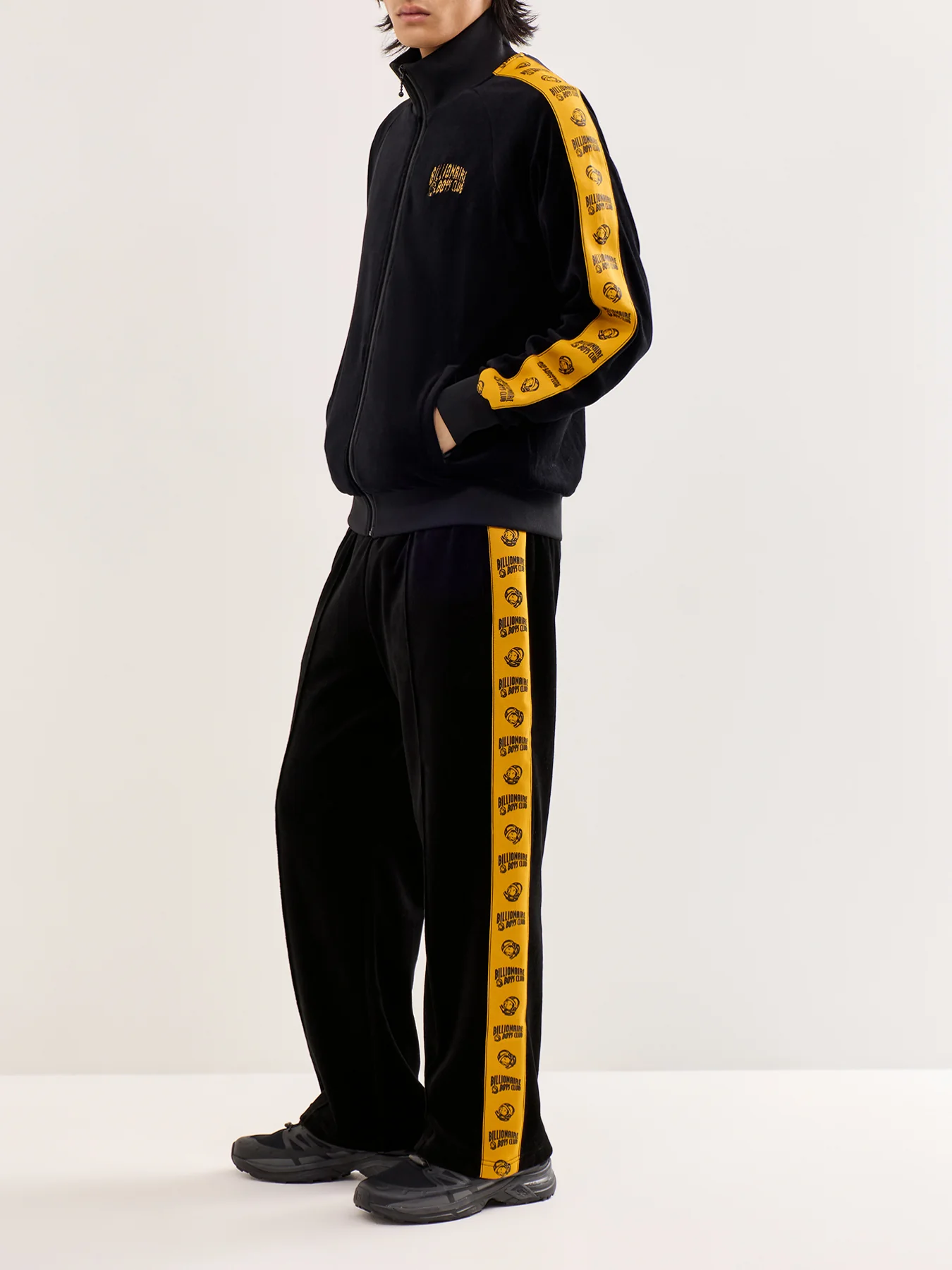 Small Arch Logo Velour Track Pants Black - Image 2