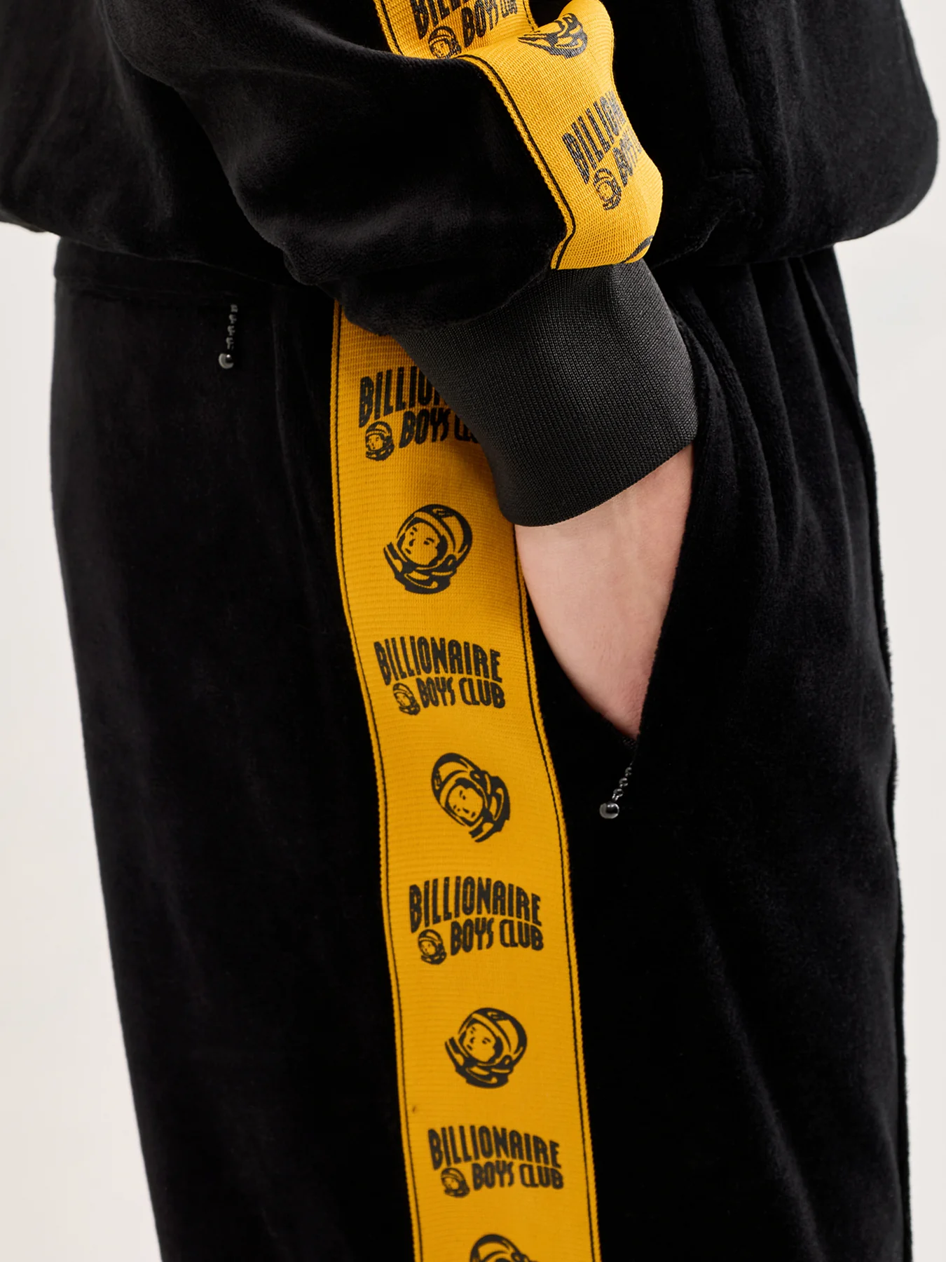 Small Arch Logo Velour Track Pants Black - Image 3