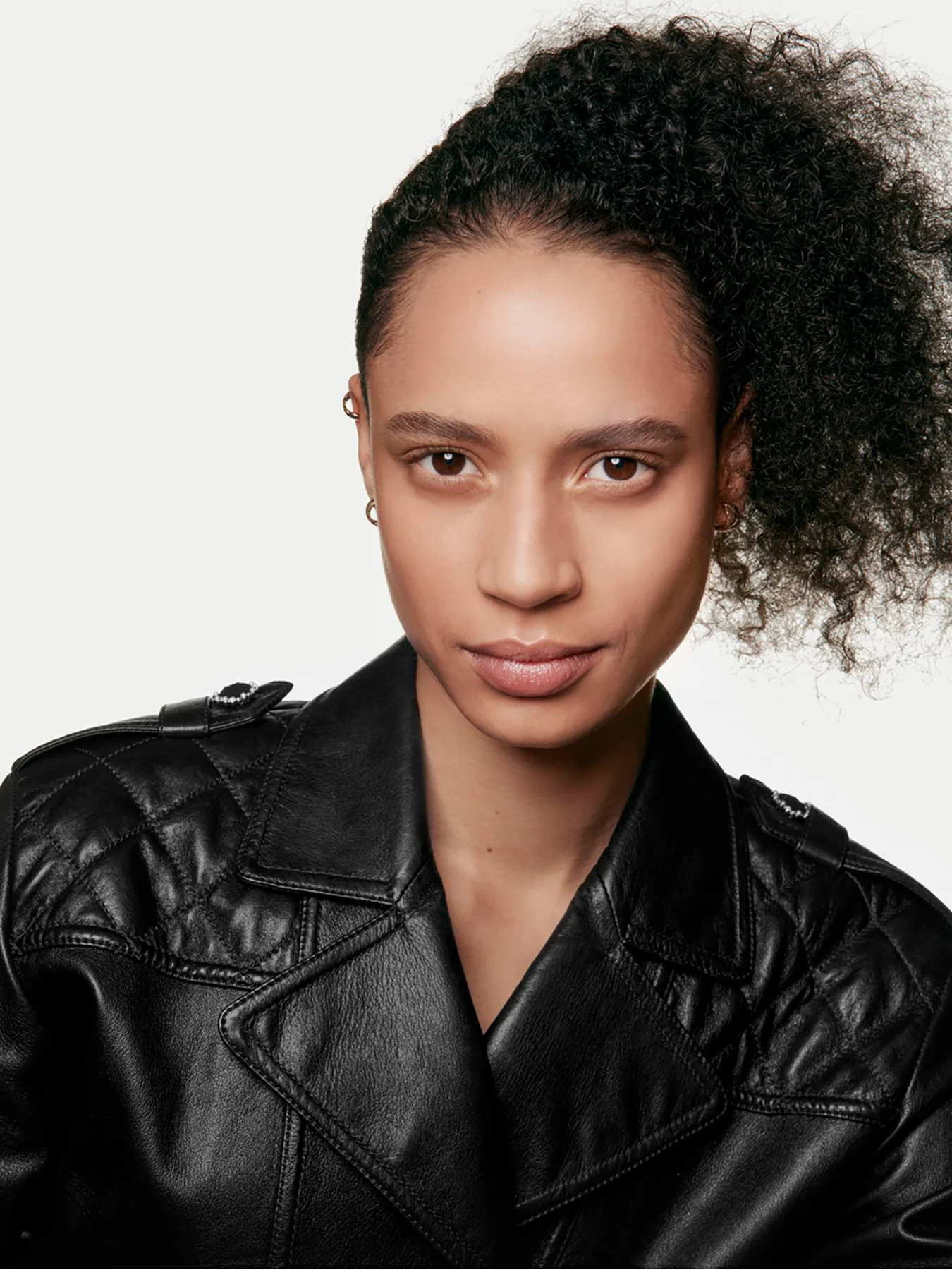 Sublimage L'Essence De Teint Ultimate Radiance-Generating Serum Foundation - Image 14