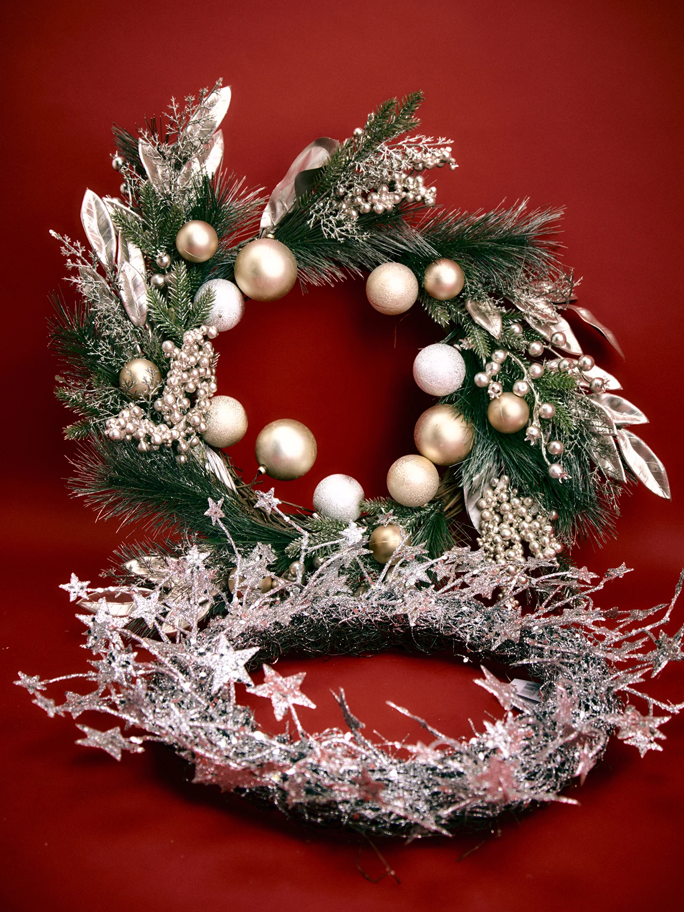 Silver Glitter Star Christmas Wreath - Image 2