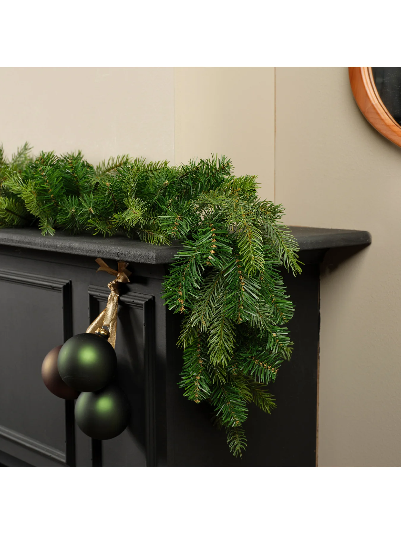 Grandis Indoor and Outdoor Christmas Garland - Image 3