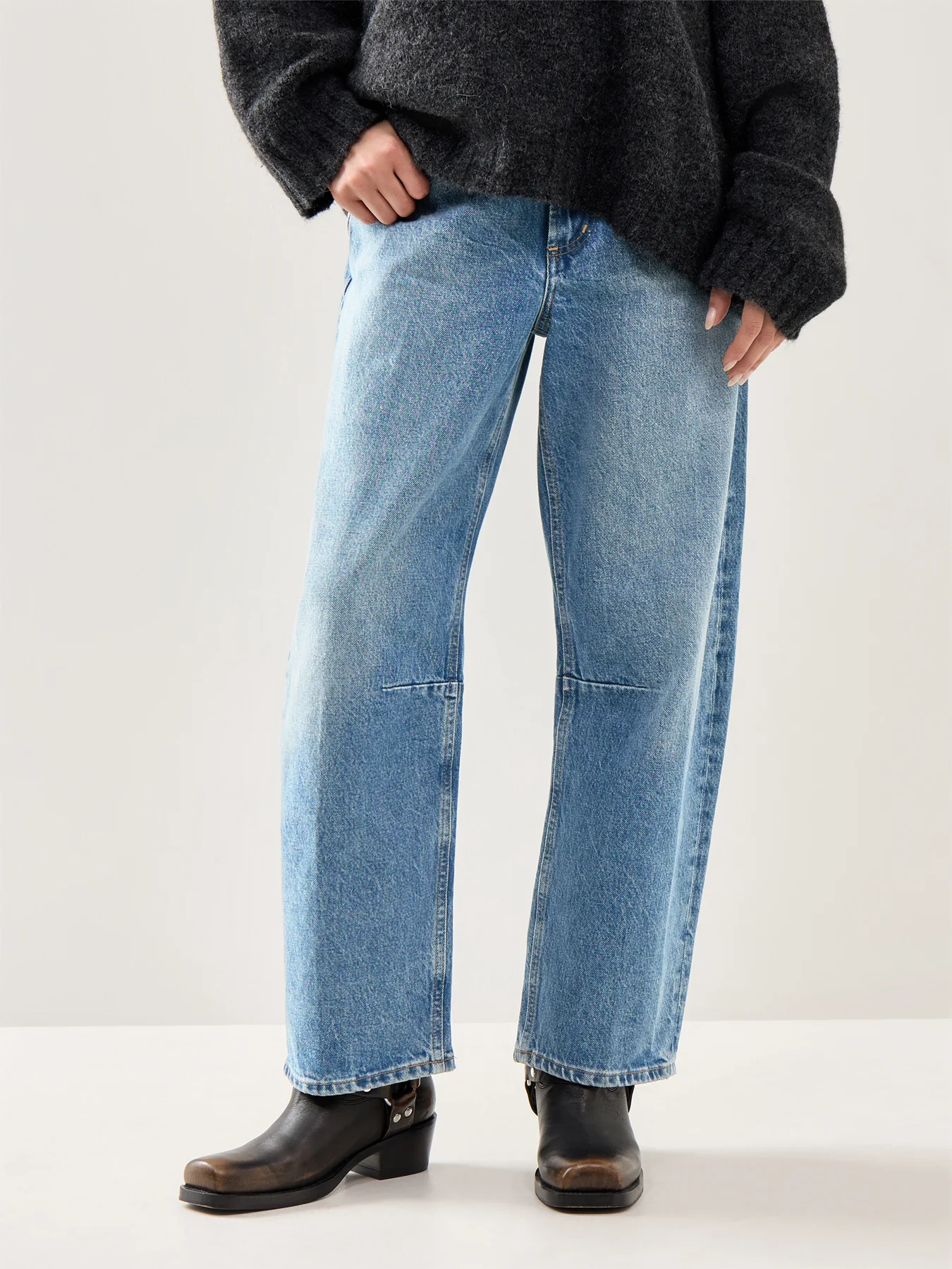 Miro Relaxed Mid-Rise Jeans Blue - Image 4