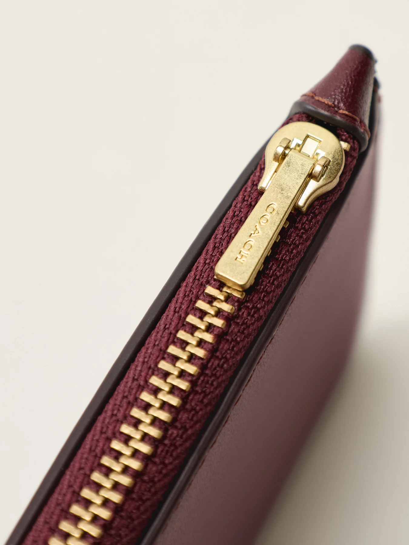 Colorblock Leather New York Zip Card Case Burgundy - Image 3