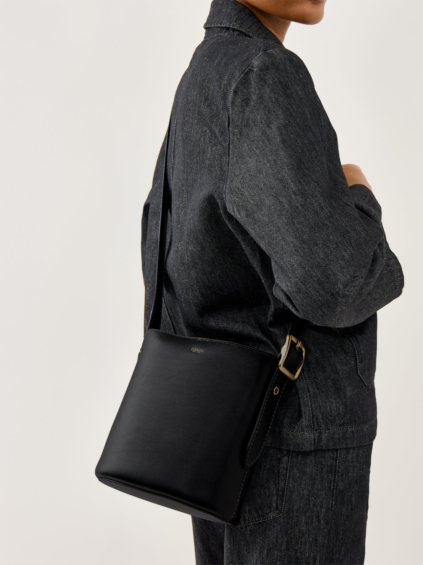 Natural Grain Leather Bucket Bag Black - Image 2