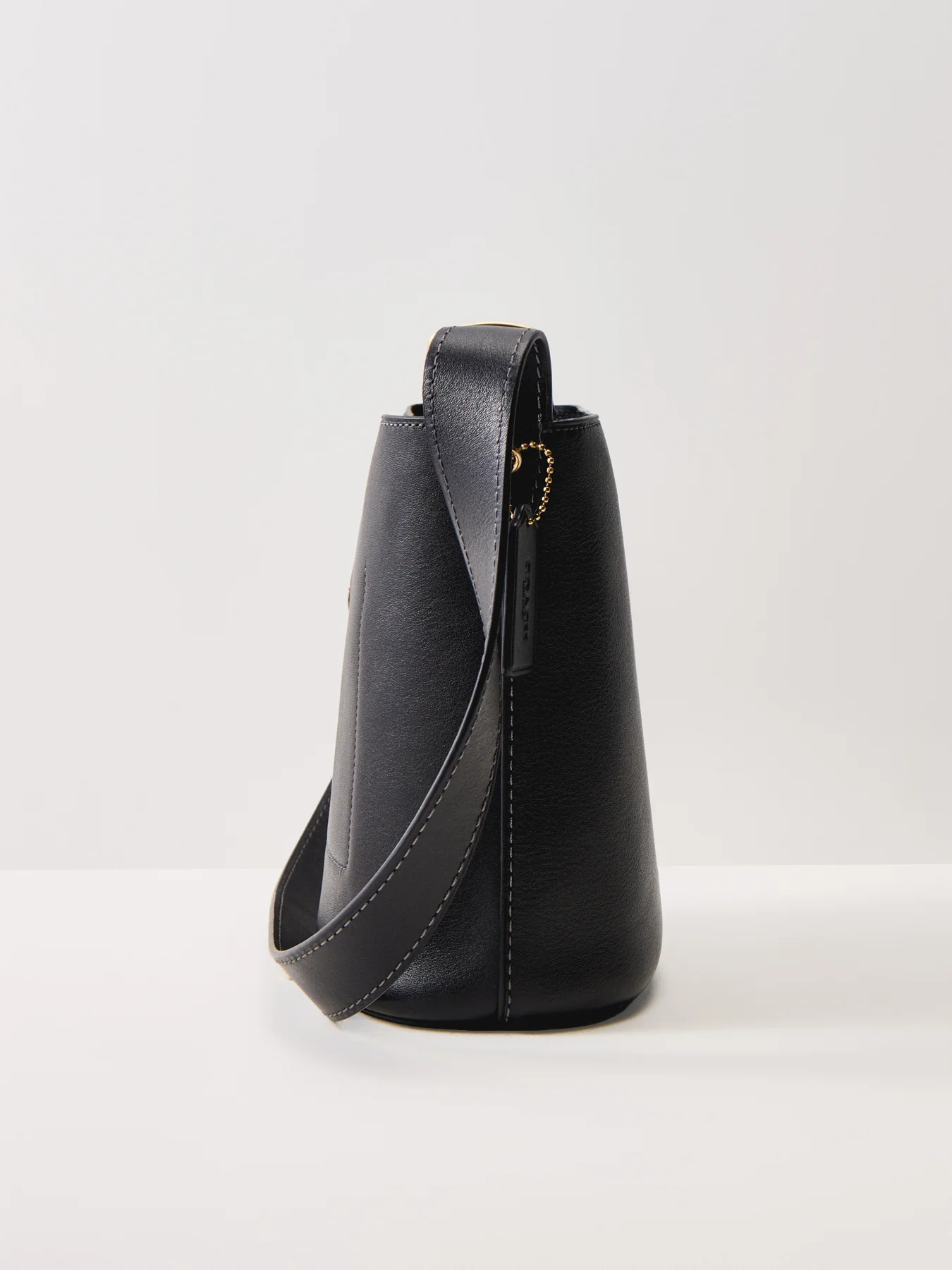 Natural Grain Leather Bucket Bag Black - Image 4