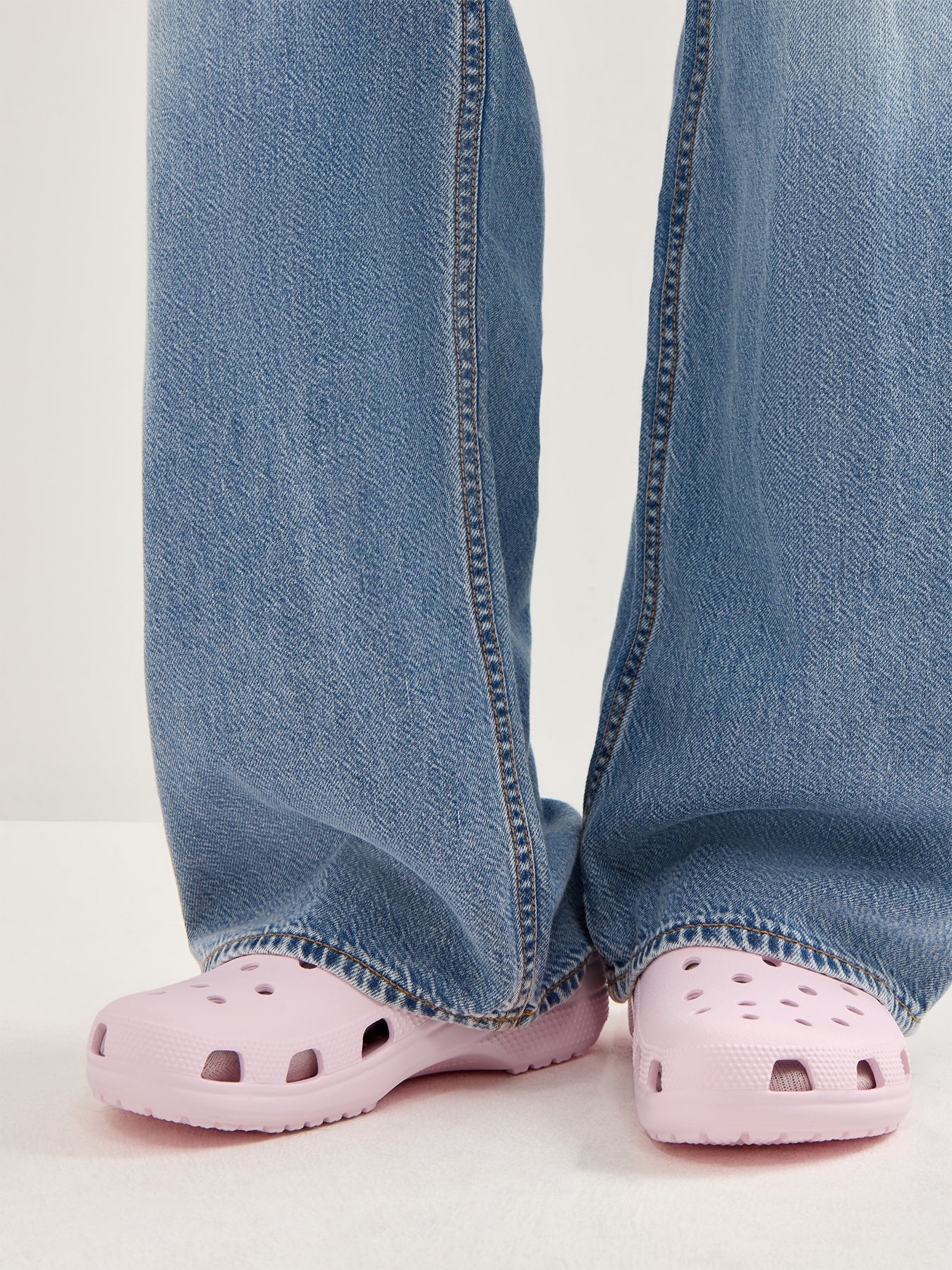 Classic Clog Pink - Image 2