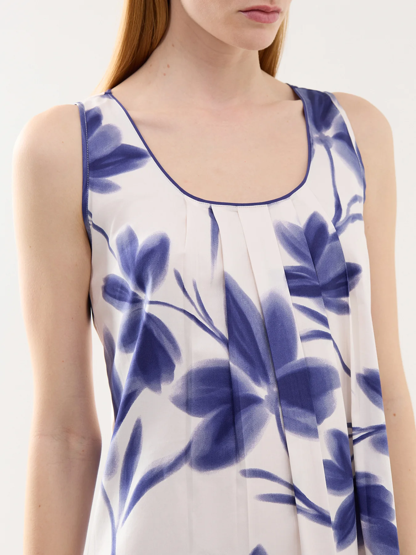 Navy Floral Print Bus Long Nightdress - Image 4