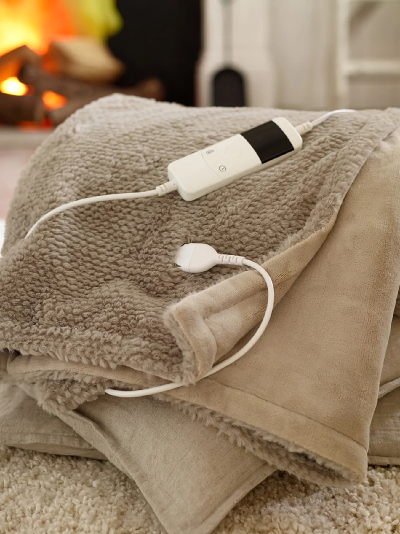 Sandringham Faux Fur Heated Throw Comfort Collection - Image 2