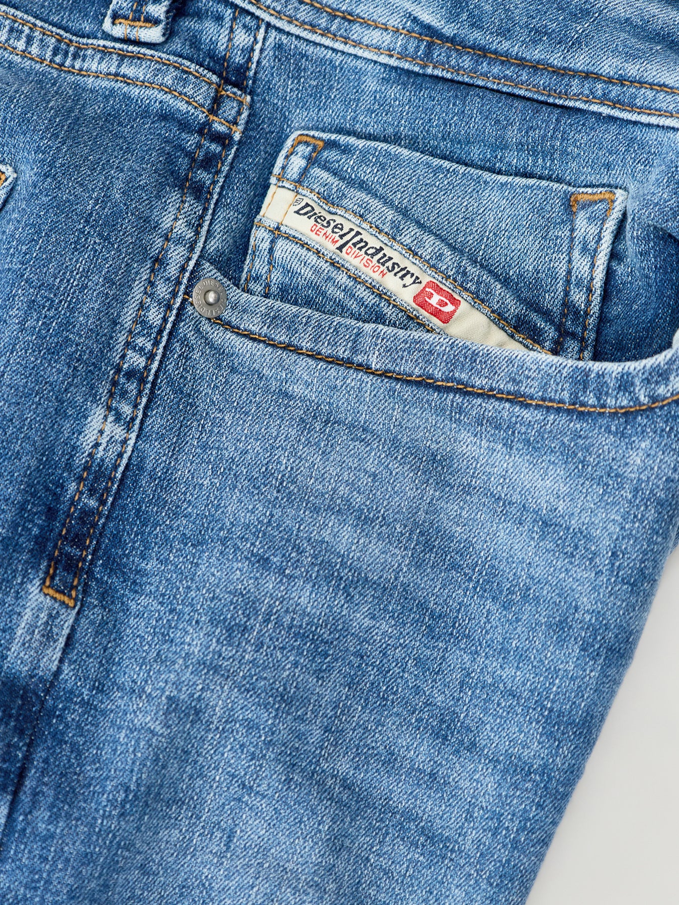 Diesel 1985 Larkee Regular Fit Jeans in Blue - Image 3