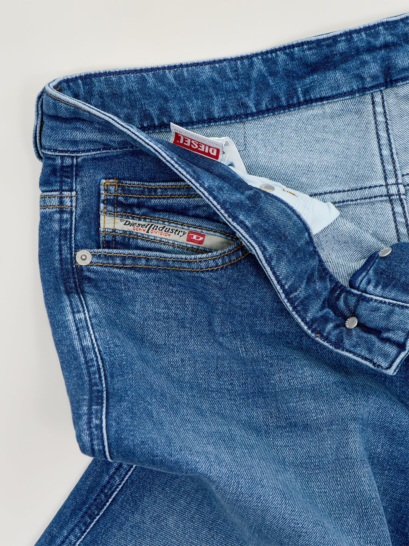Diesel 1993 D-Vyl Slim Straight Jeans in Blue - Image 3