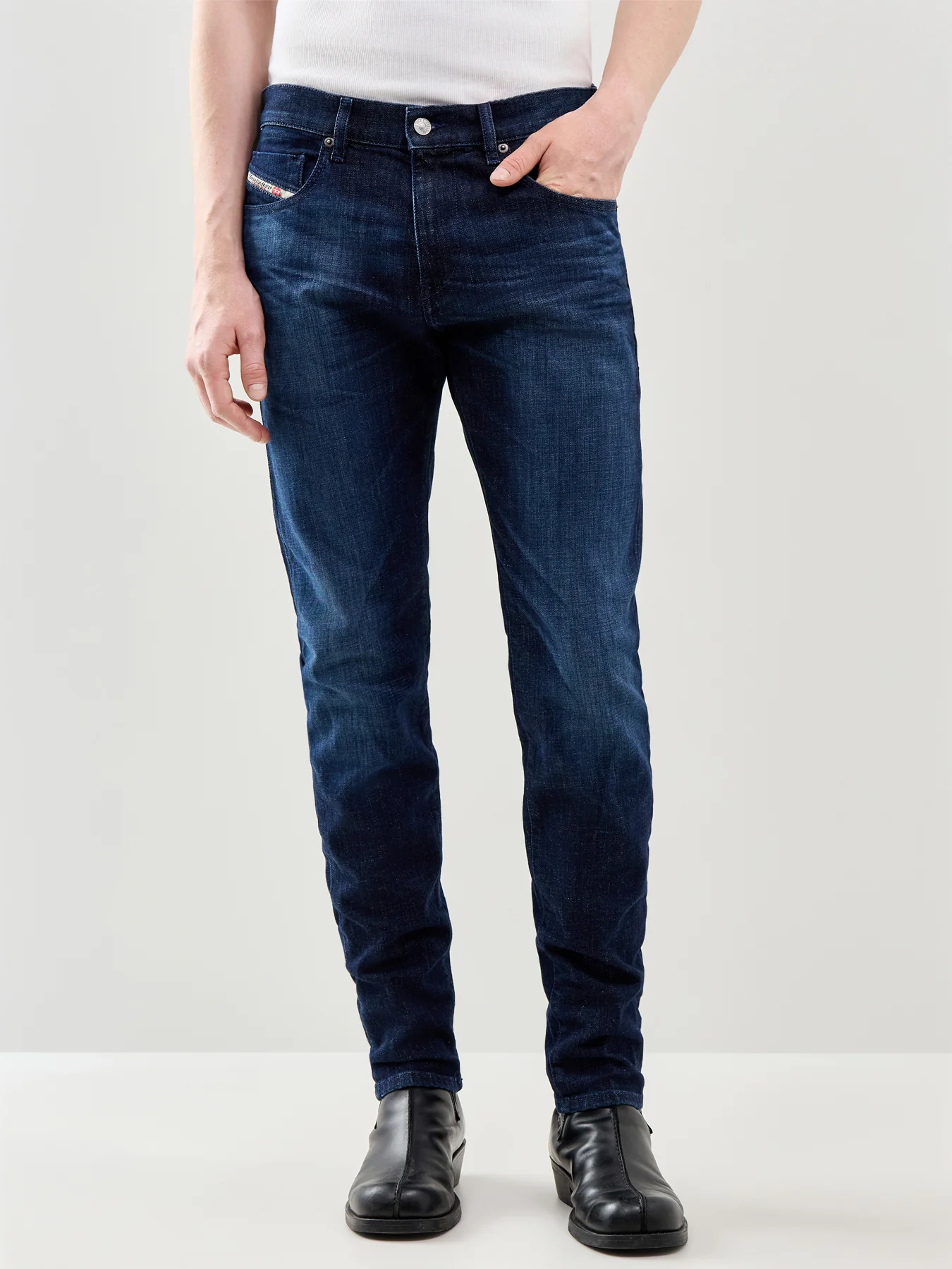 2019 D-Strukt Slim Fit Jeans Blue - Image 4