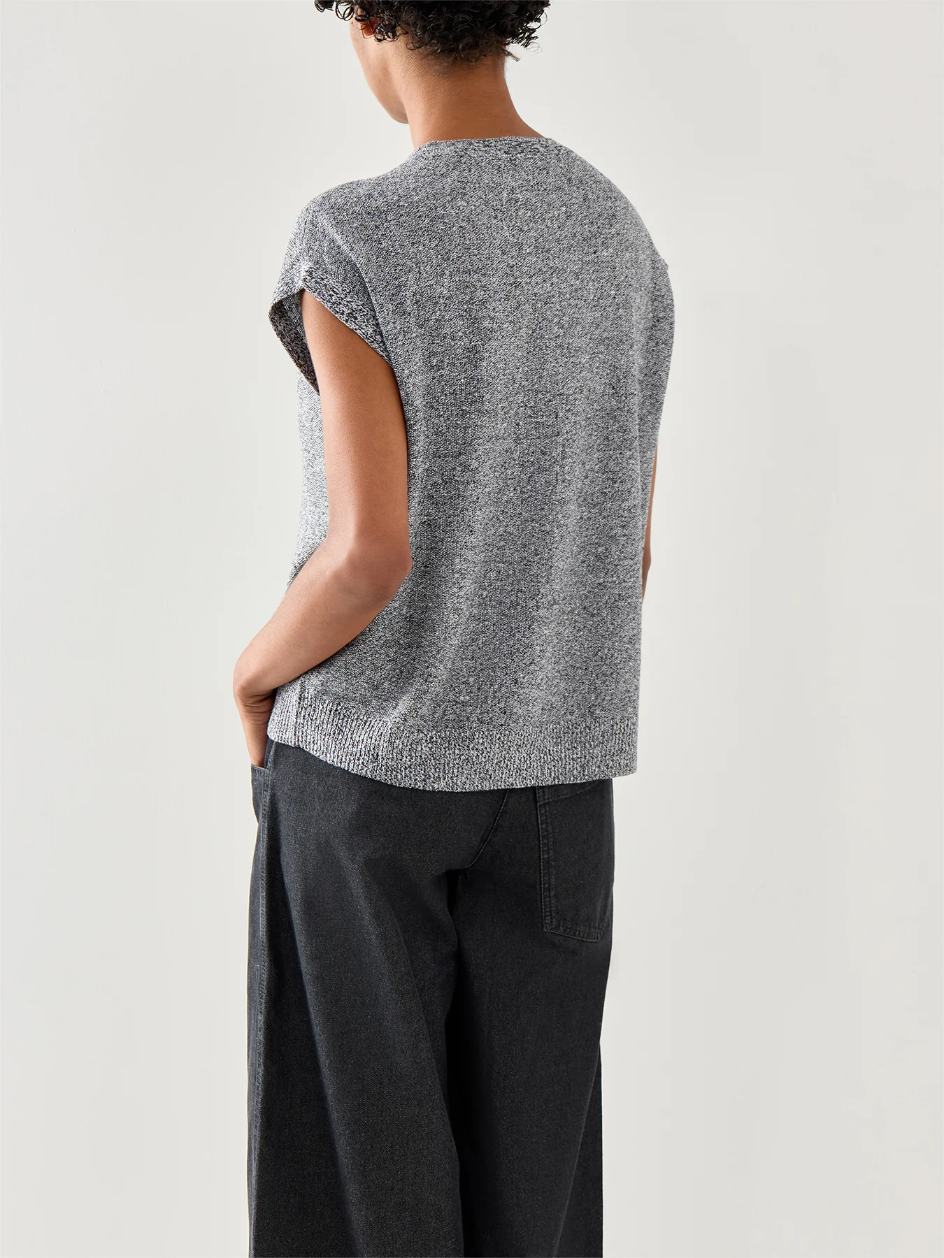 Crew Neck Linen Cotton Vest Grey - Image 5