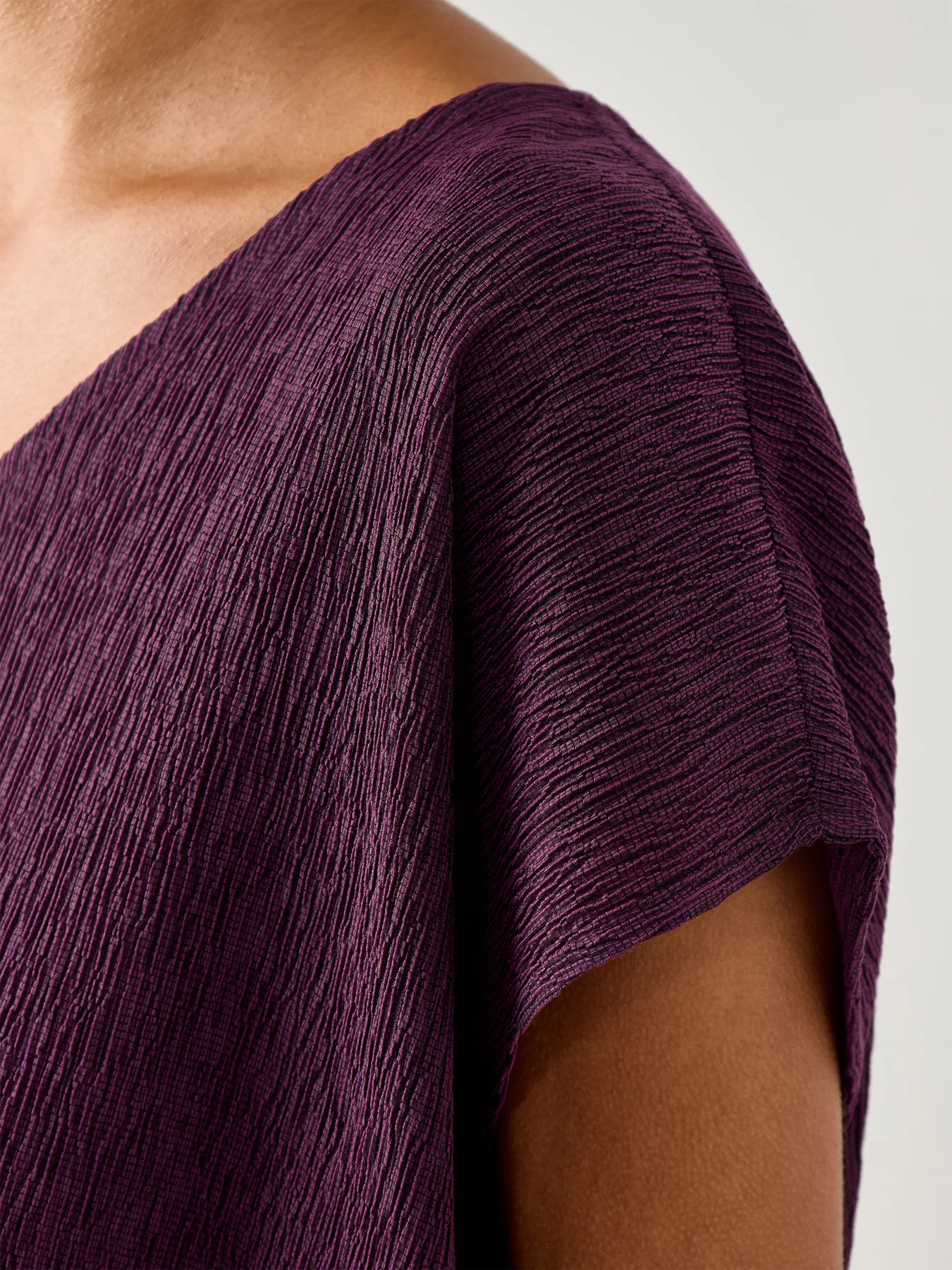 V-Neck Square Woven Plisse Top Purple - Image 3