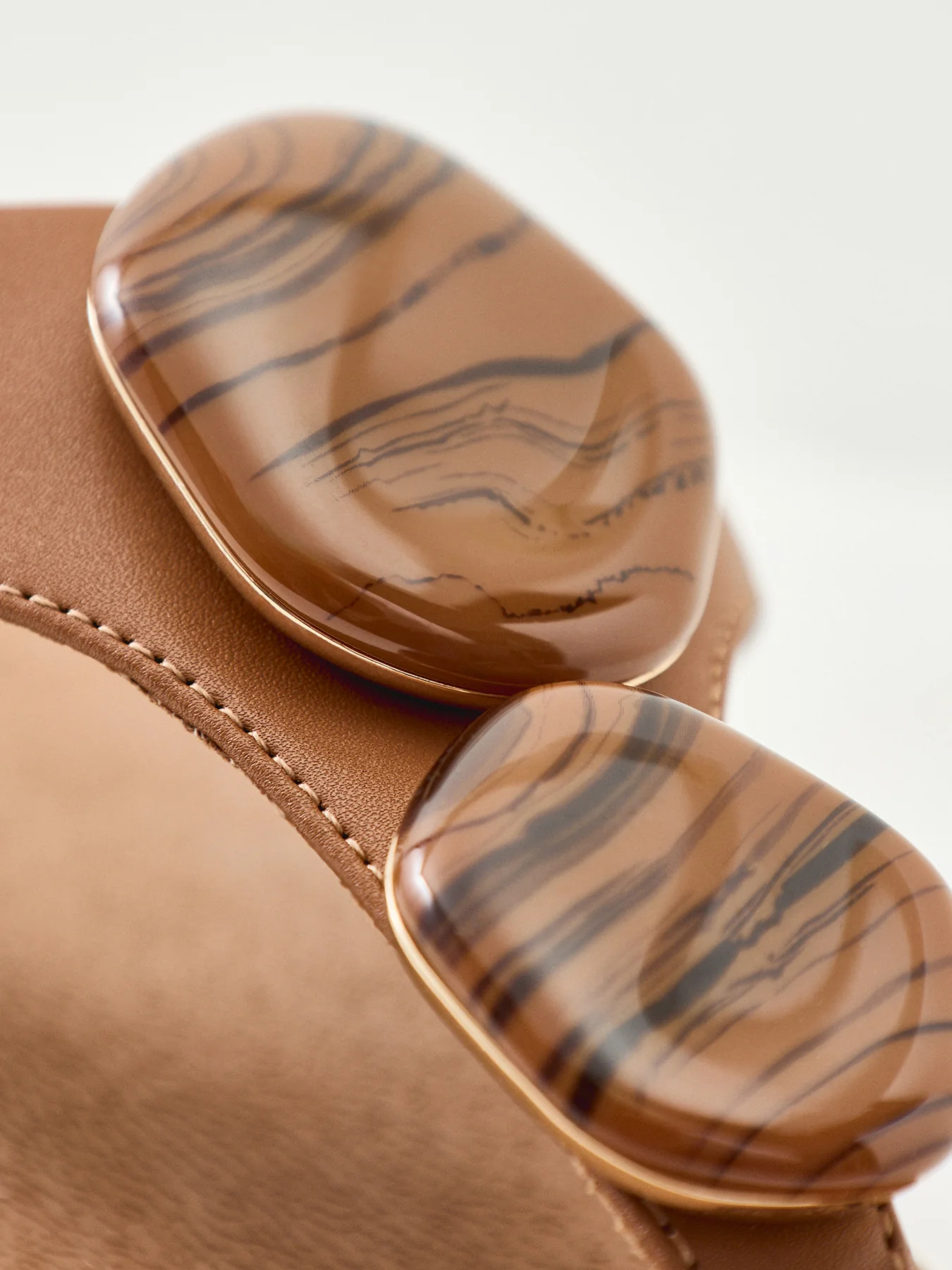 Lulu Marbled-Stone Toe-Post Sandals Deep Tan - Image 3