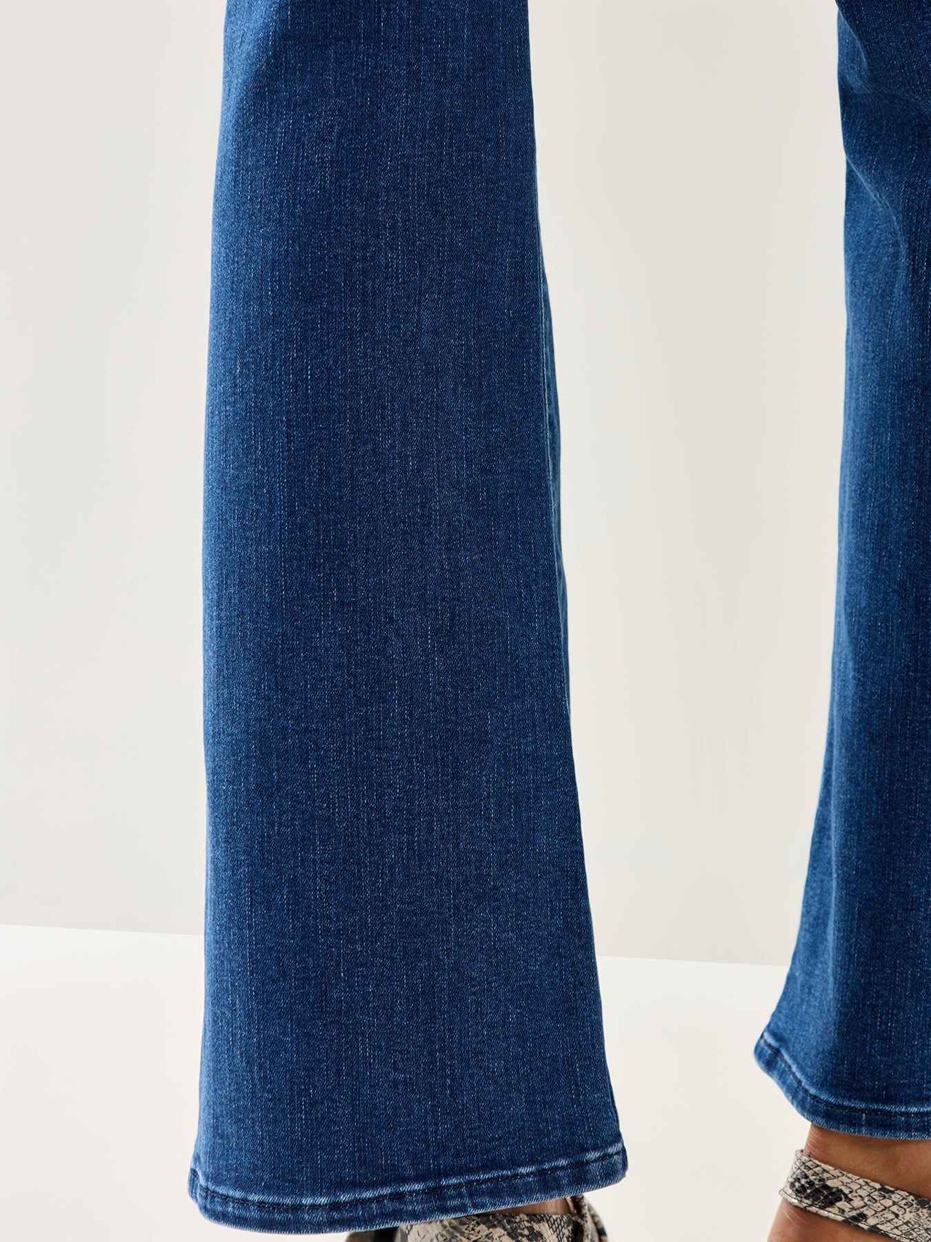 The Icon Flare Jeans Blue - Image 3