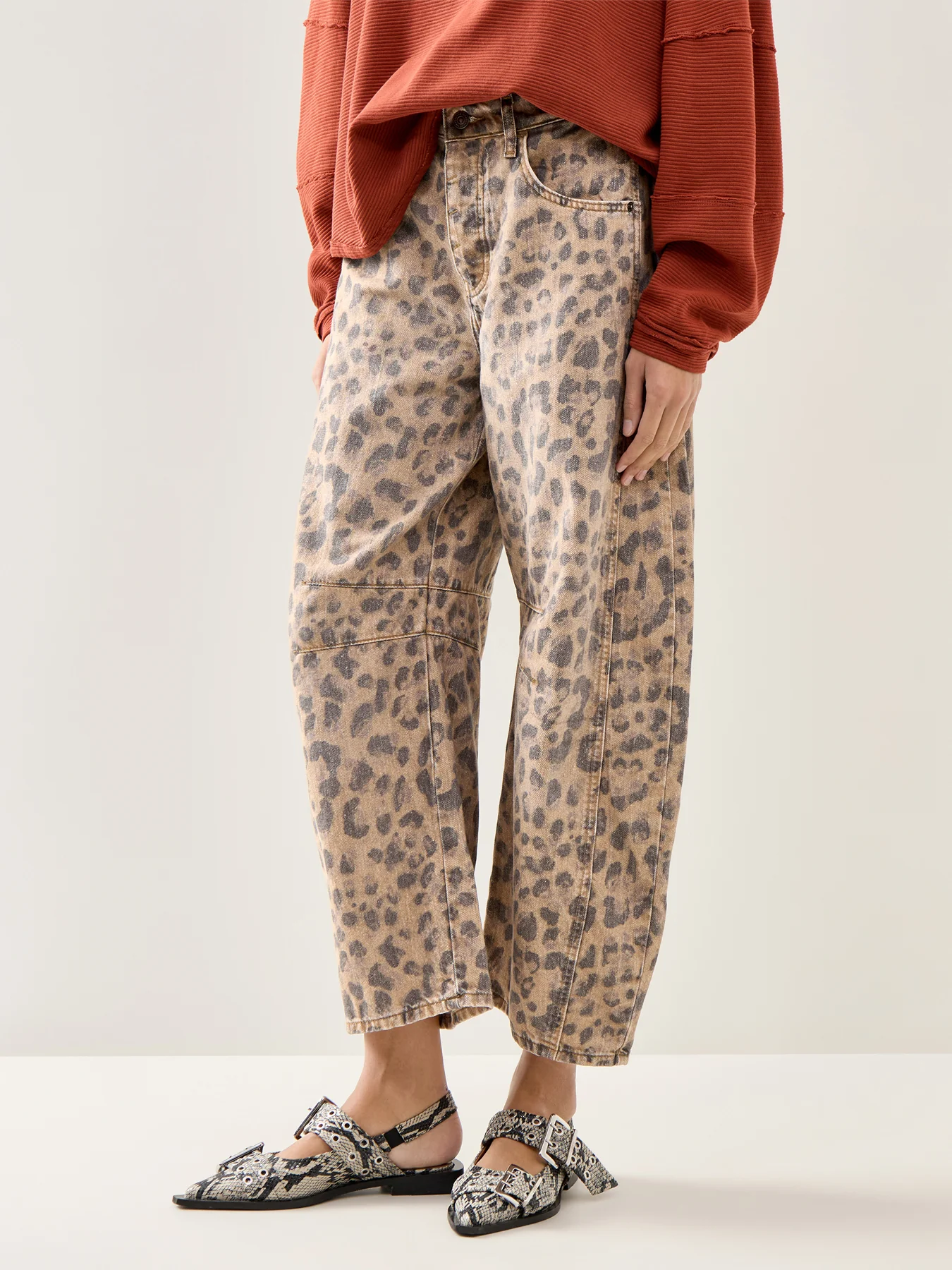 Good Luck Printed Barrel Jeans Brown - Image 4