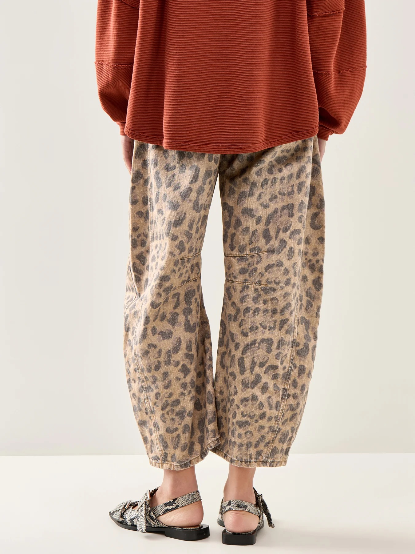 Good Luck Printed Barrel Jeans Brown - Image 5