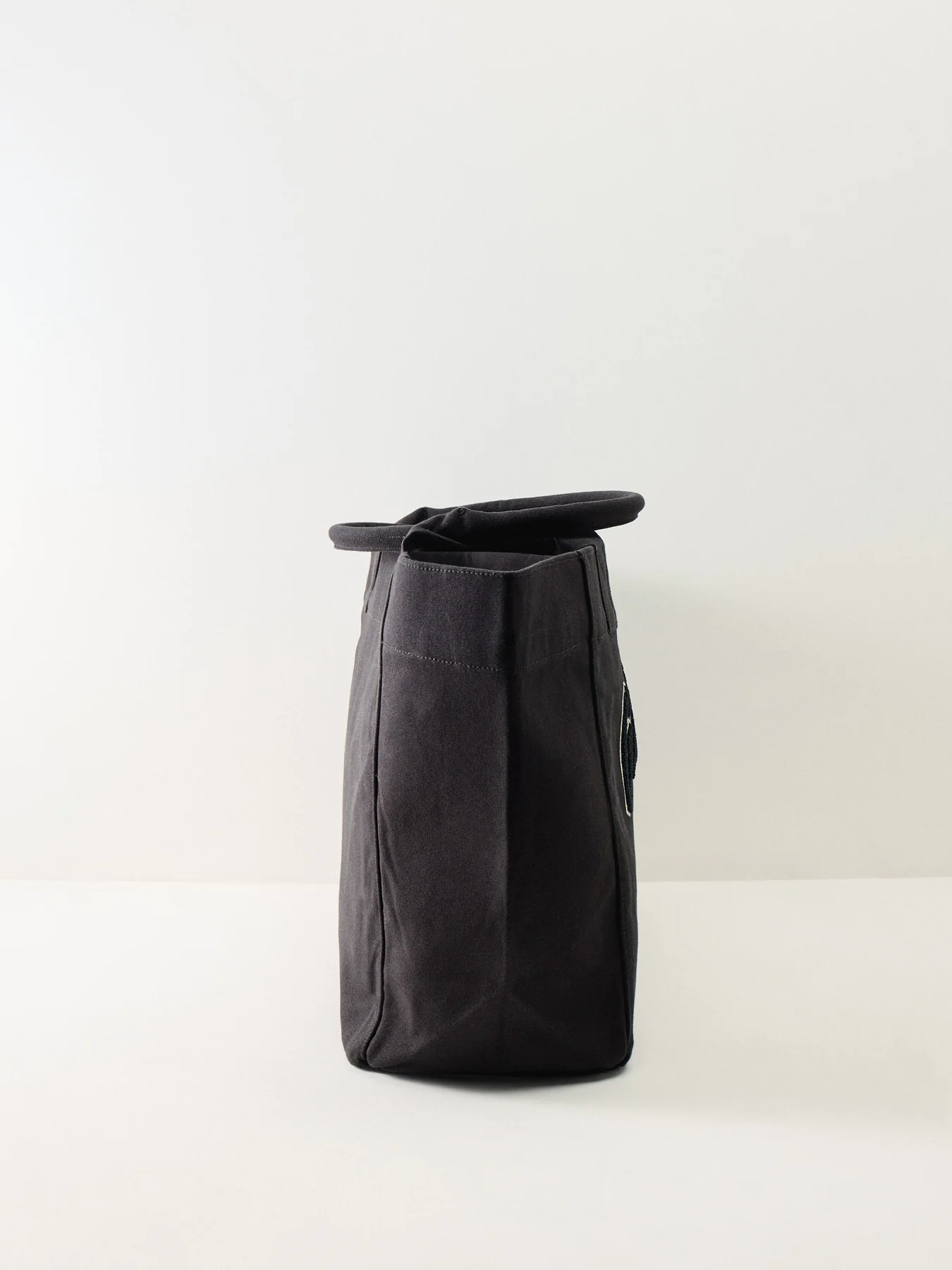Medium Trapeze Shopper Cherry Print Black - Image 4