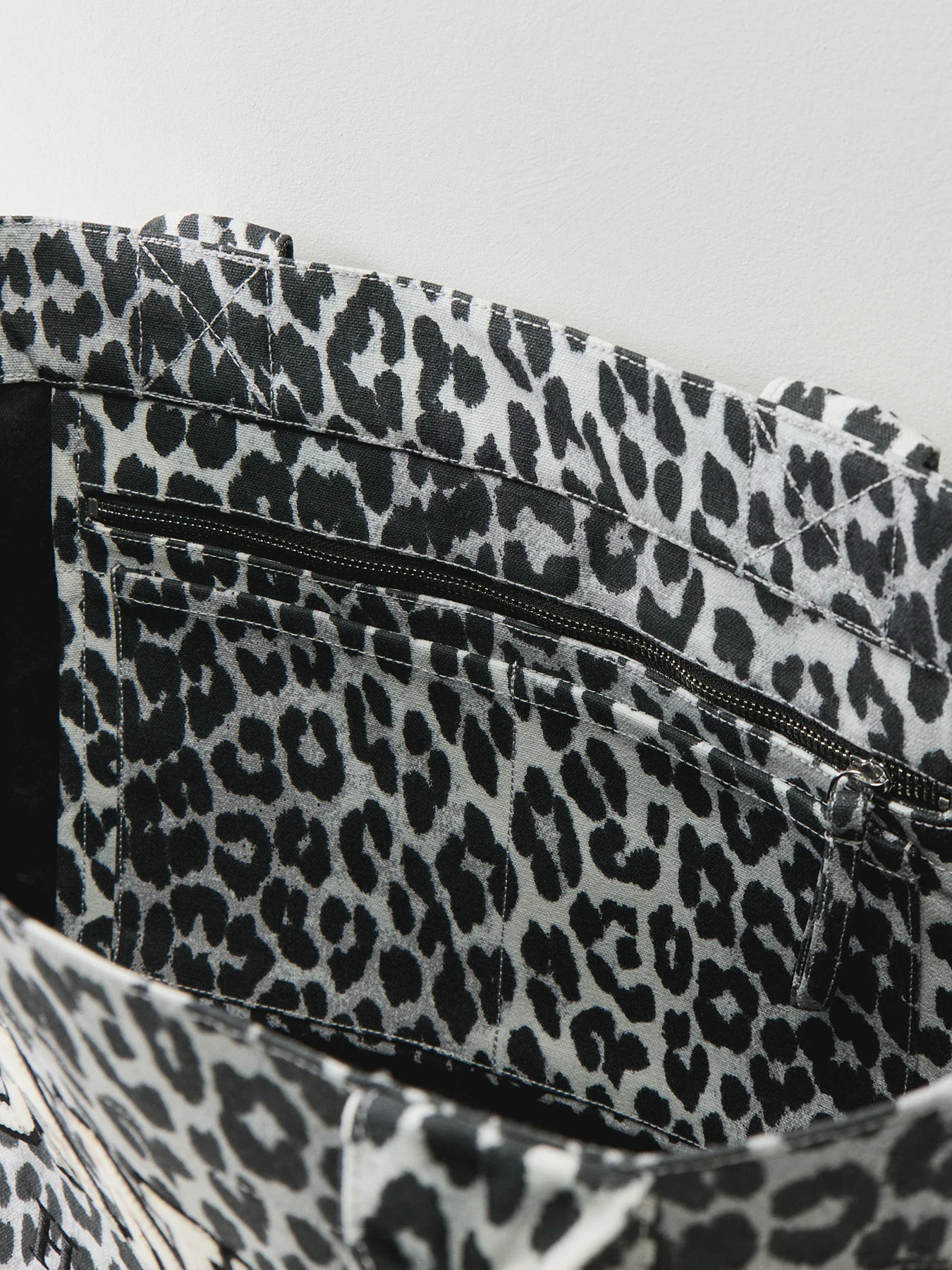 Medium Trapeze Shopper Sequin Silver - Image 5