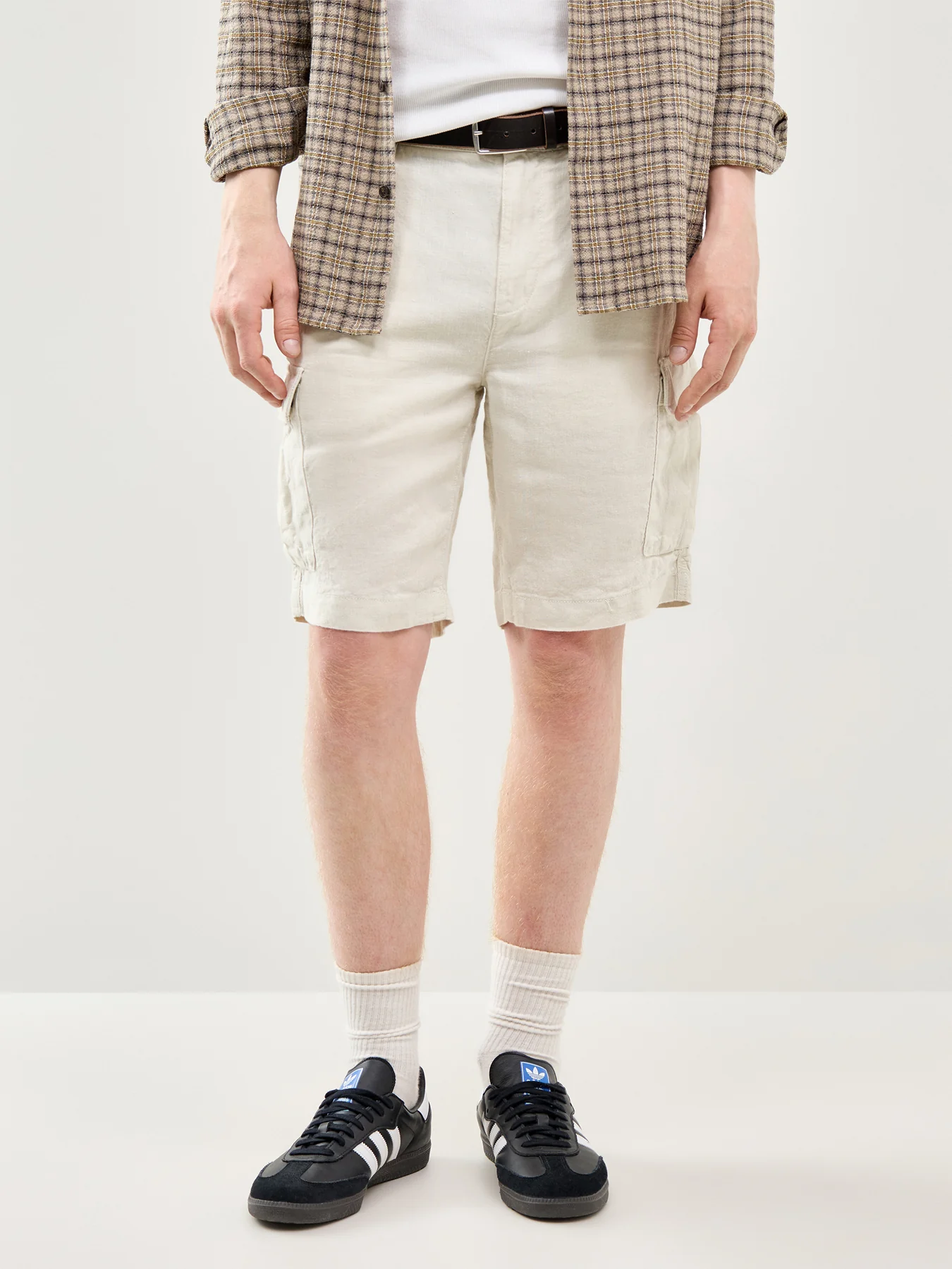 Linen Cargo Shorts Beige - Image 4