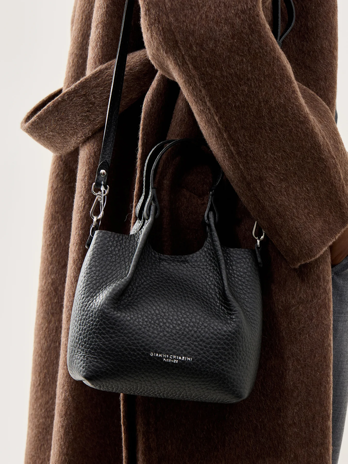 Dua Small Leather Crossbody Bag Black - Image 2