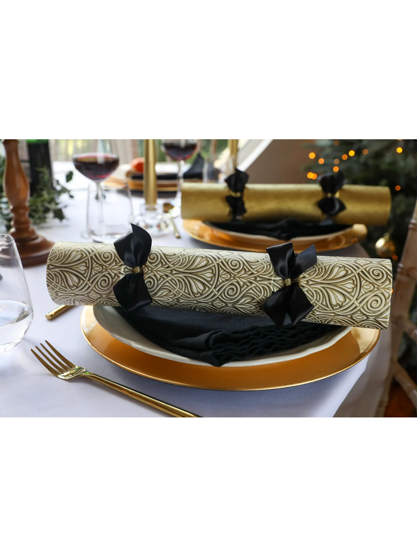 Elegant Effervescence Gold Pack of 6 Christmas Crackers - Image 2