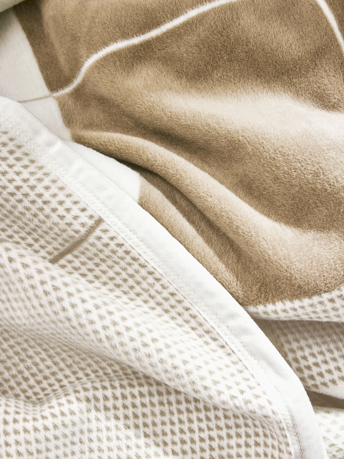Amalfi Blanket Beige - Image 4