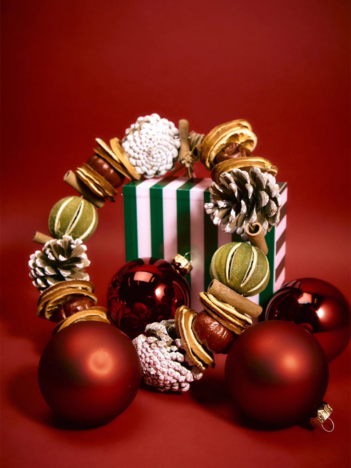 Lime Winter Circle Christmas Wreath - Image 2