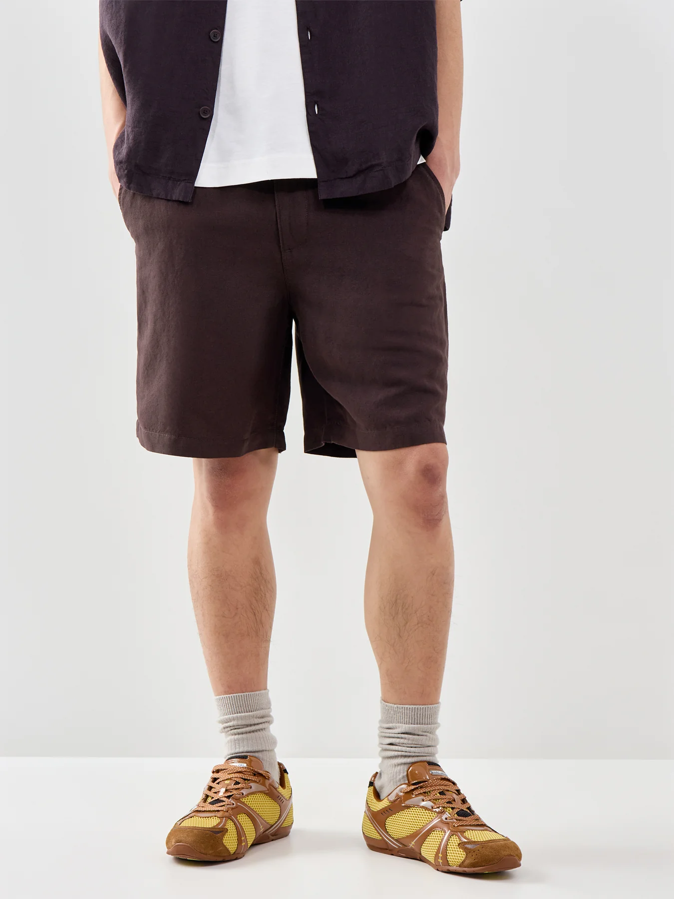 Classic Fit Cotton-Linen Shorts Dark Brown - Image 4