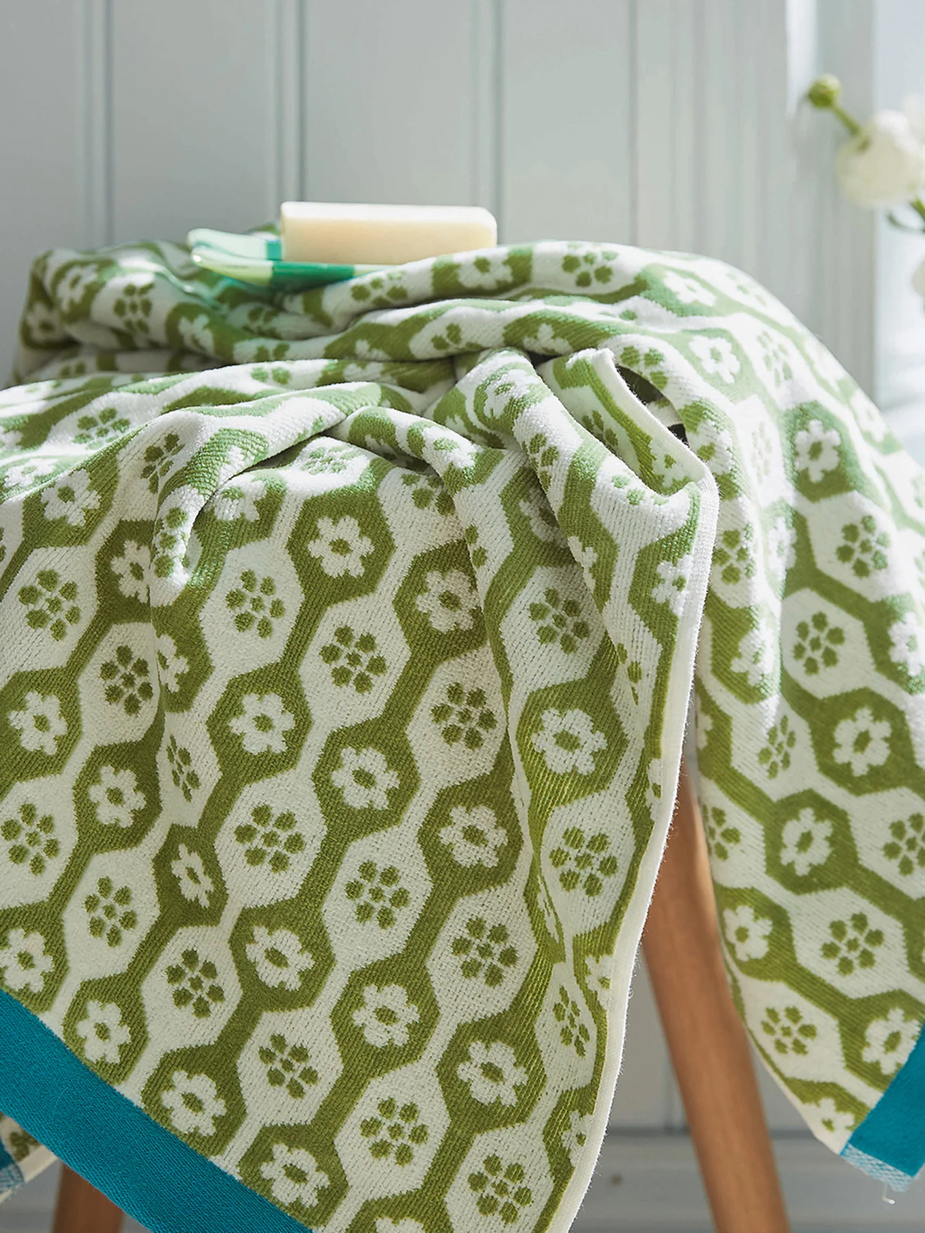 Daisy Bath Towel - Image 2