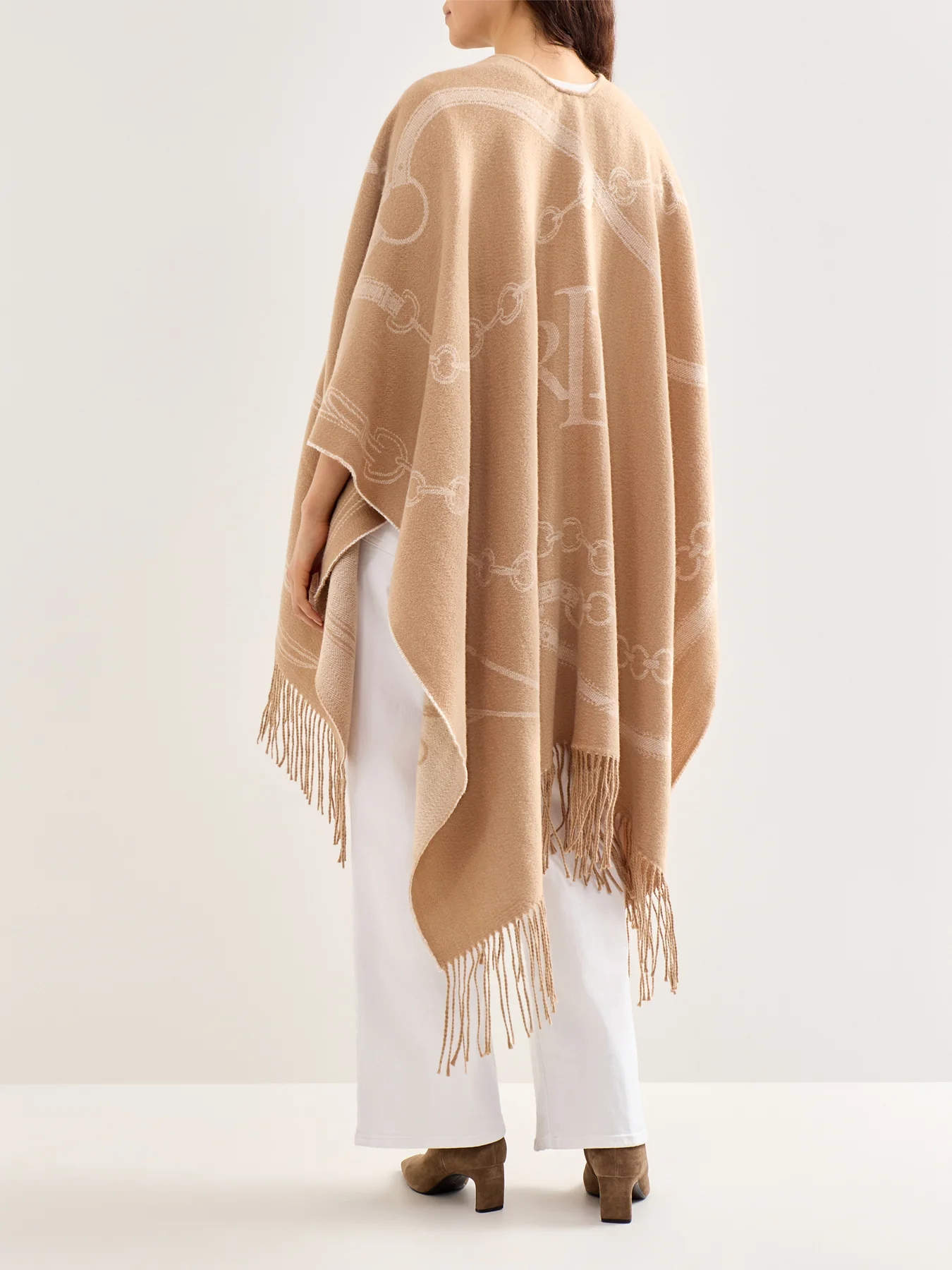 Jacquard Cape Cream - Image 5