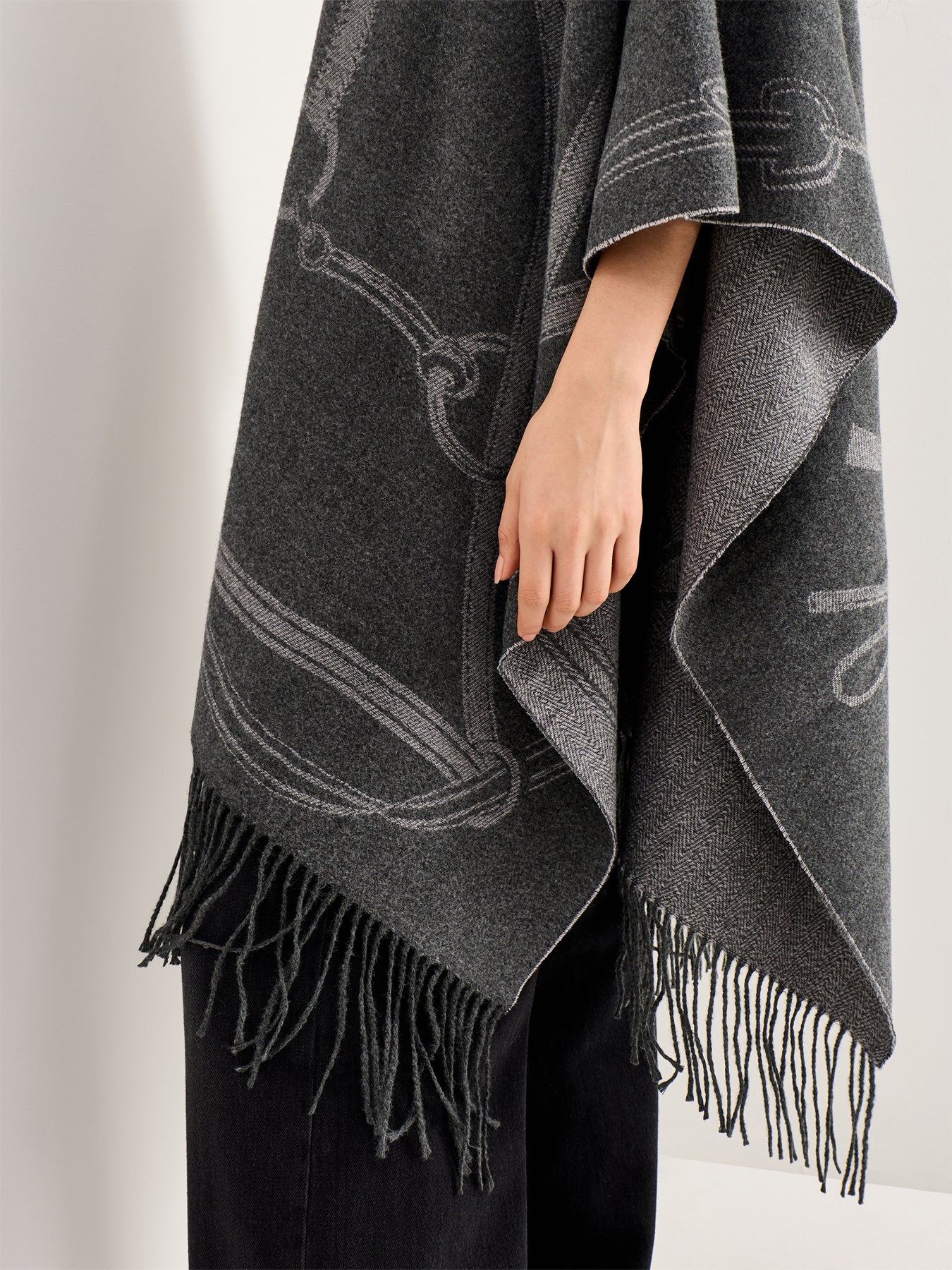 EQSTRN Jacquard Cape Grey - Image 3