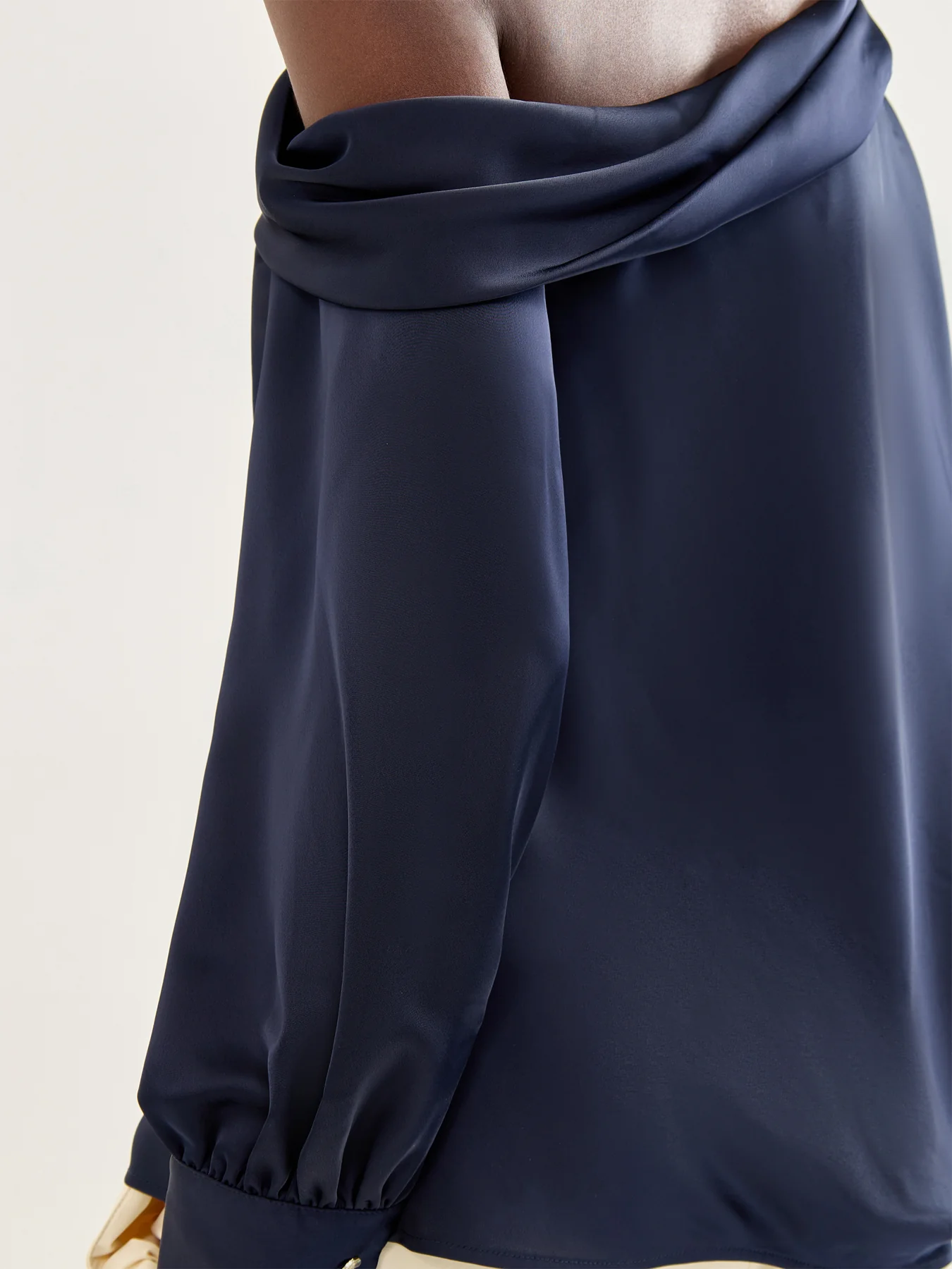 Zamiel Long Sleeves Blouse Navy - Image 3
