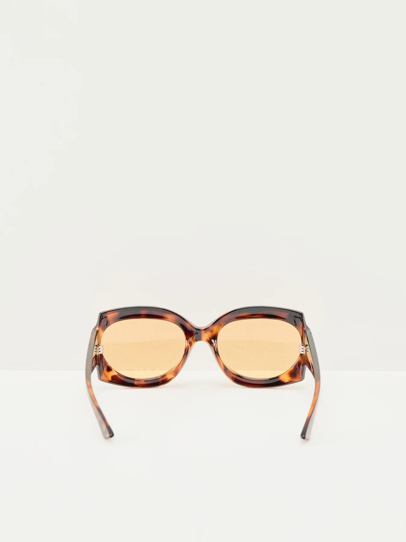 Tortoiseshell Loveliness Sunglasses Brown - Image 2