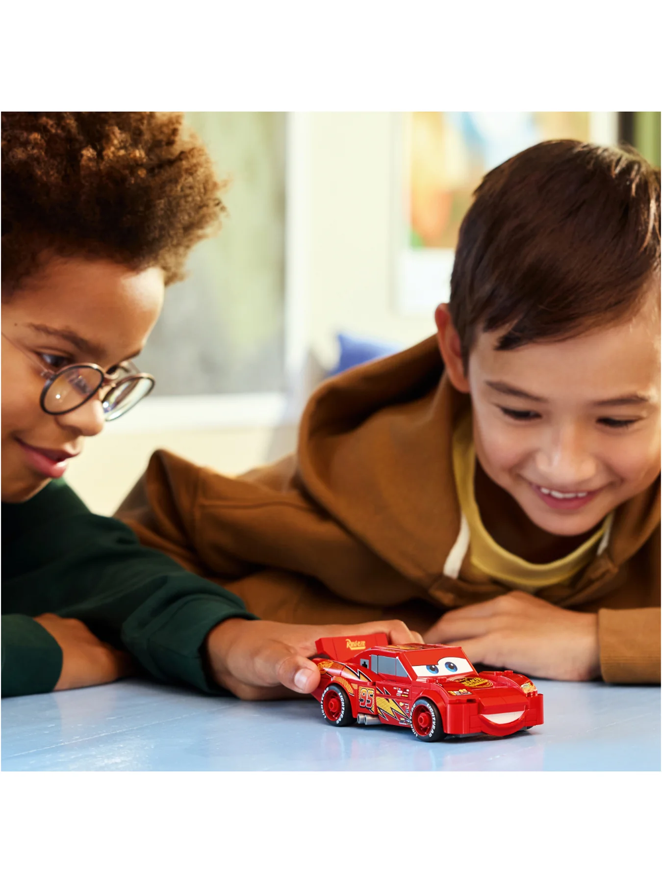 Disney Pixar Lightning McQueen Car Set 77255 - Image 2
