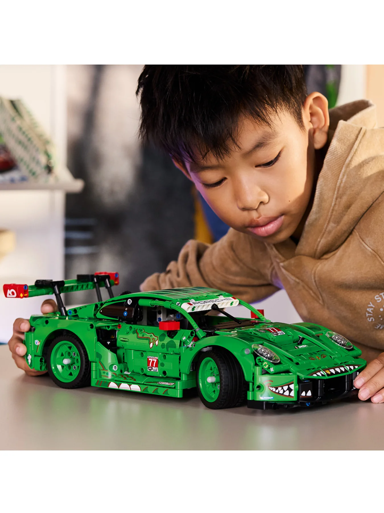 Technic Porsche 911 GT3 R REXY AO Racing Car 42224 - Image 2