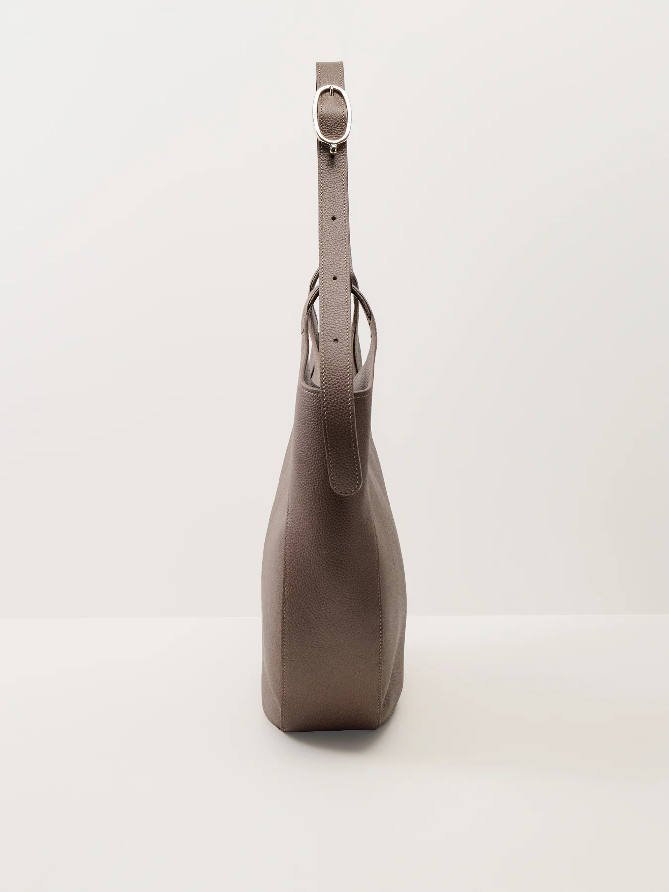 Le Foulonne Hobo Bag Large Taupe - Image 4