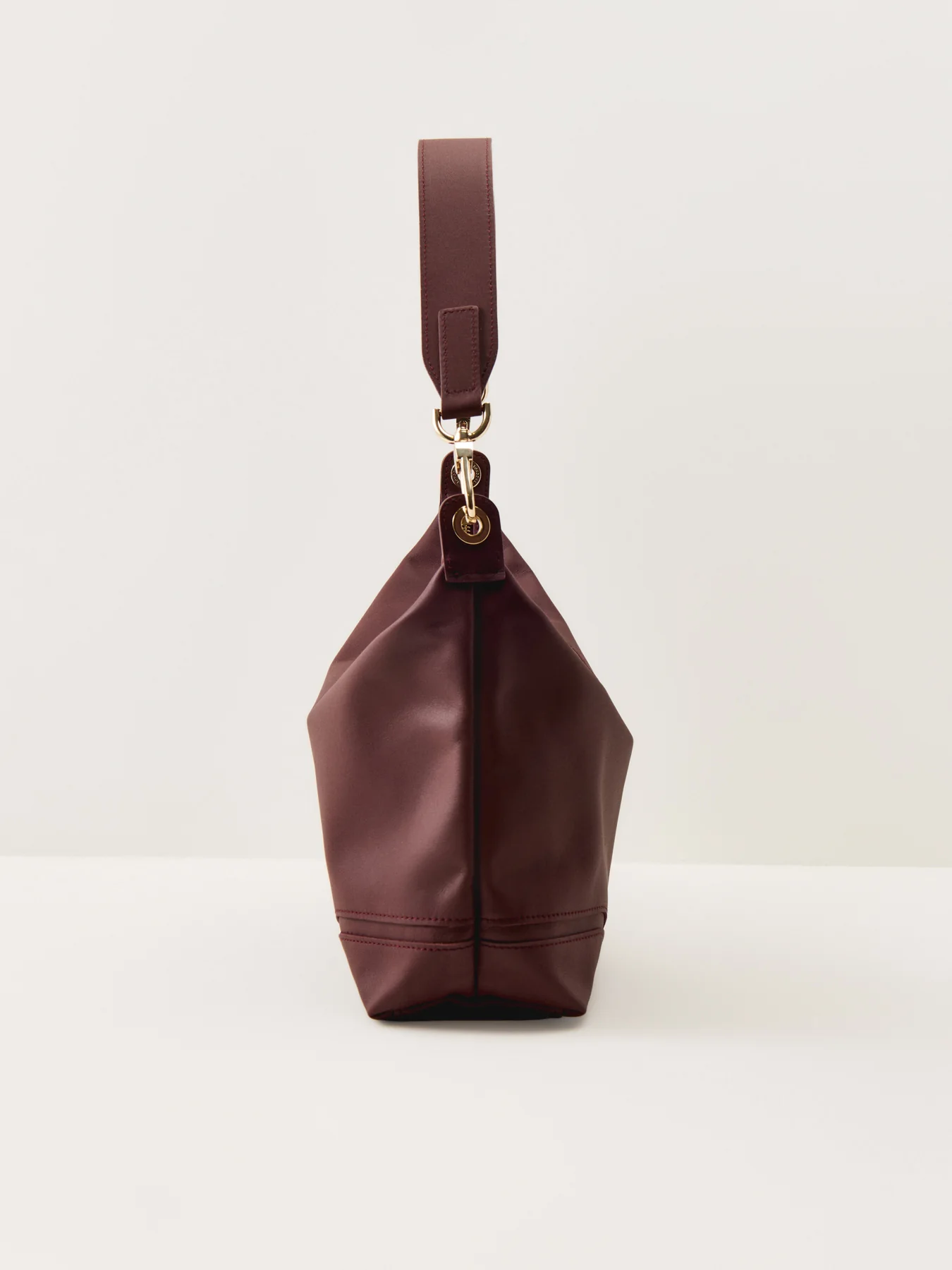 Le Pliage Xtra Large On-The-Go Shoulder Bag Burgundy - Image 4