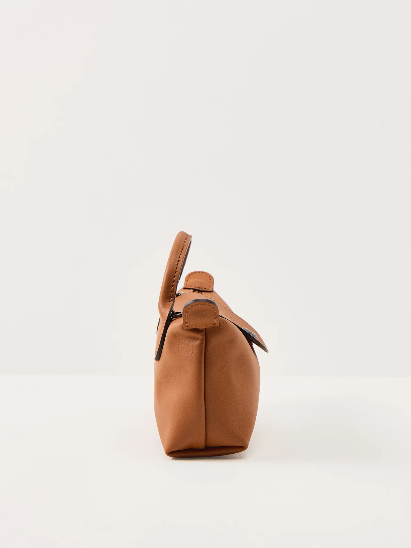 Le Pliage Xtra Extra-Small Leather Pouch Cashew - Image 4