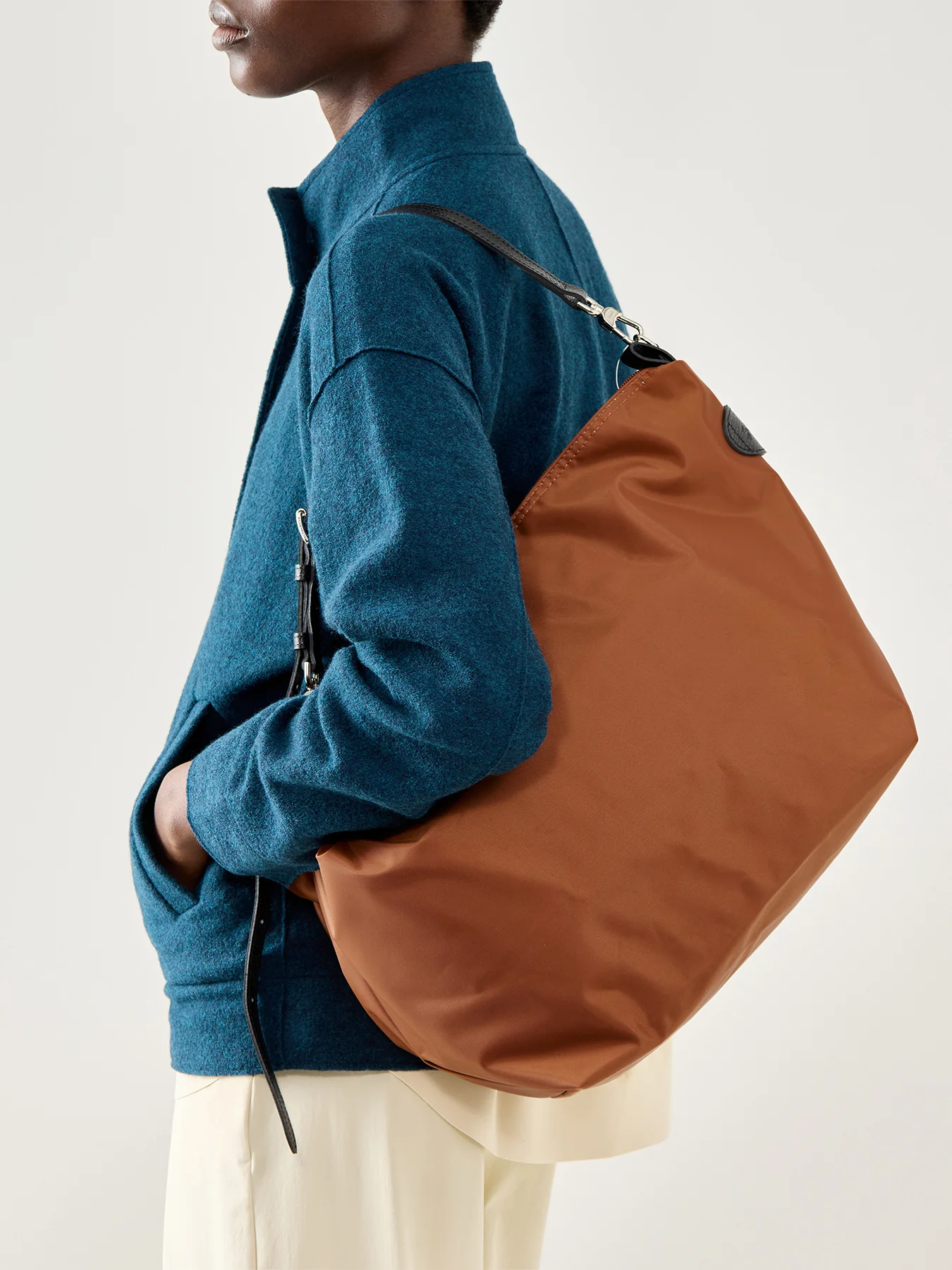 Le Slouchy T Hobo Bag Medium Cognac - Image 2