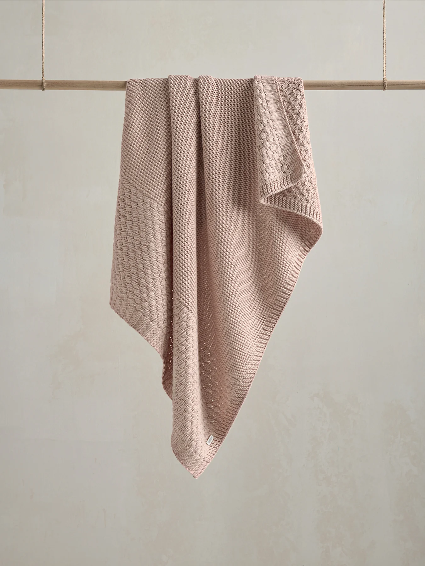 Knitted Blanket Bubble Pink - Image 3